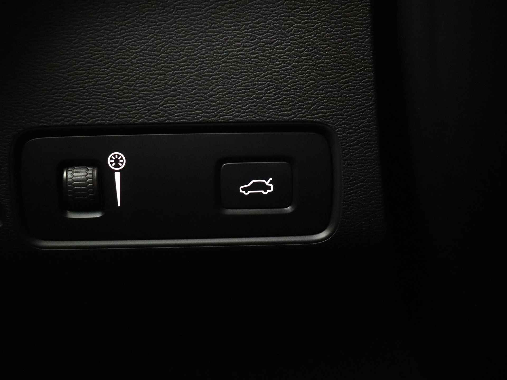 Volvo C40 Recharge Twin Intro Edition | 360° camera | Harman Kardon | Stuurwiel verwarming | Panoramadak | ACC | H&K - 37/42