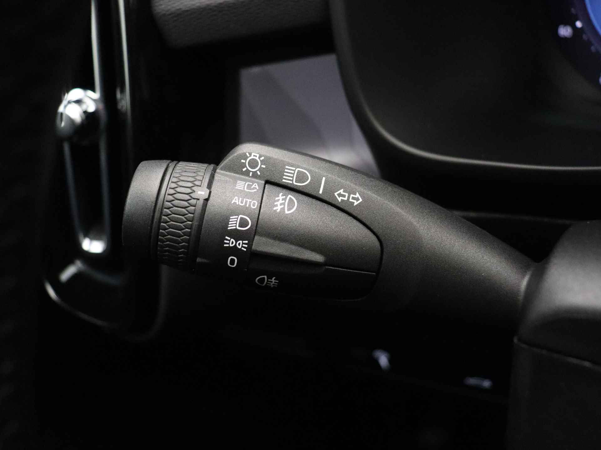 Volvo C40 Recharge Twin Intro Edition | 360° camera | Harman Kardon | Stuurwiel verwarming | Panoramadak | ACC | H&K - 38/42