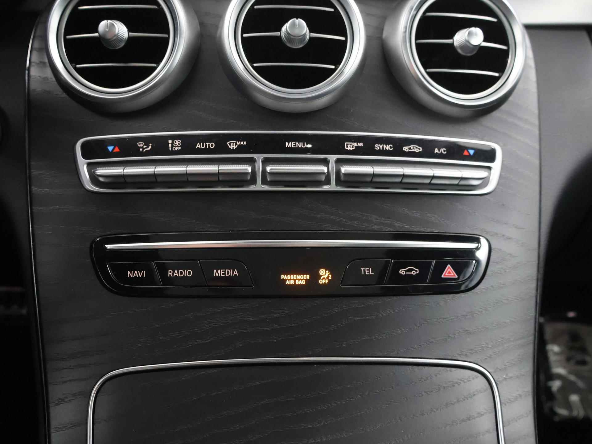 Mercedes-Benz C-klasse Coupé 200 Premium Plus Pack | HUD | Distronic | Burmester | Ele.verstelbare stoelen + Geheugen | Interieur verlichting | Panoramadak | Navigatie | Apple CarPlay |  Multibeam | - 26/45