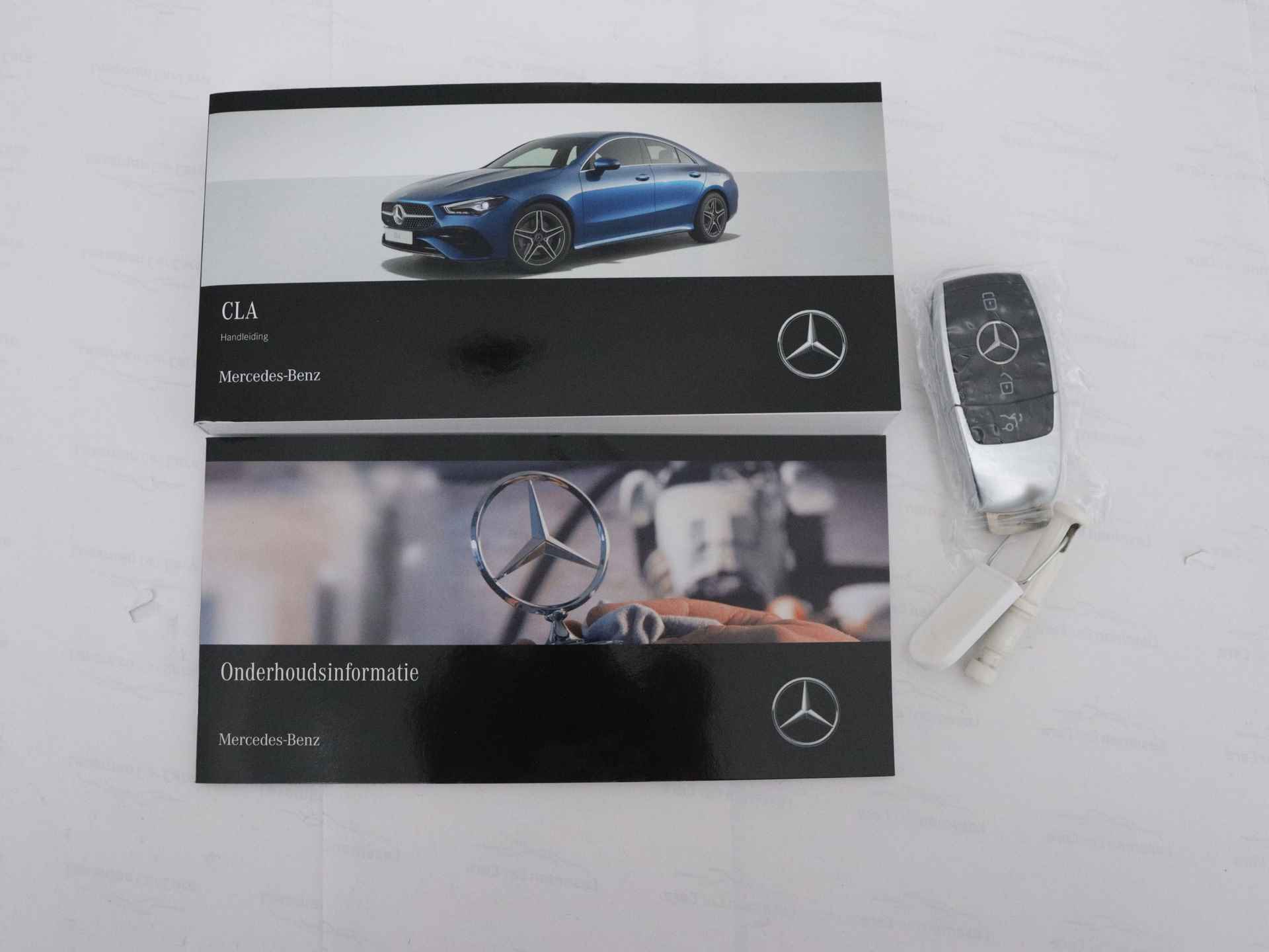 Mercedes-Benz CLA-Klasse 180 Star Edition | Dodehoekassistent | KEYLESS GO | Parkeerpakket met achteruitrijcamera | USB pakket plus | Spiegelpakket | Verwarmde stoelen vooraan | - 11/31