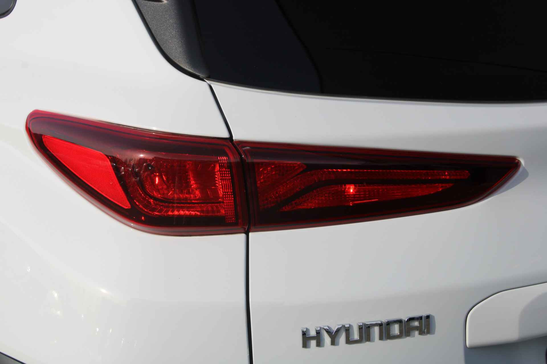 Hyundai KONA Electric 39 kWh 136pk Comfort Smart Automaat | € 2.000,- Subsidie | Led | Climate | Camera | Keyless | Navigatie | 17" Lichtmetaal | Stoe - 6/25