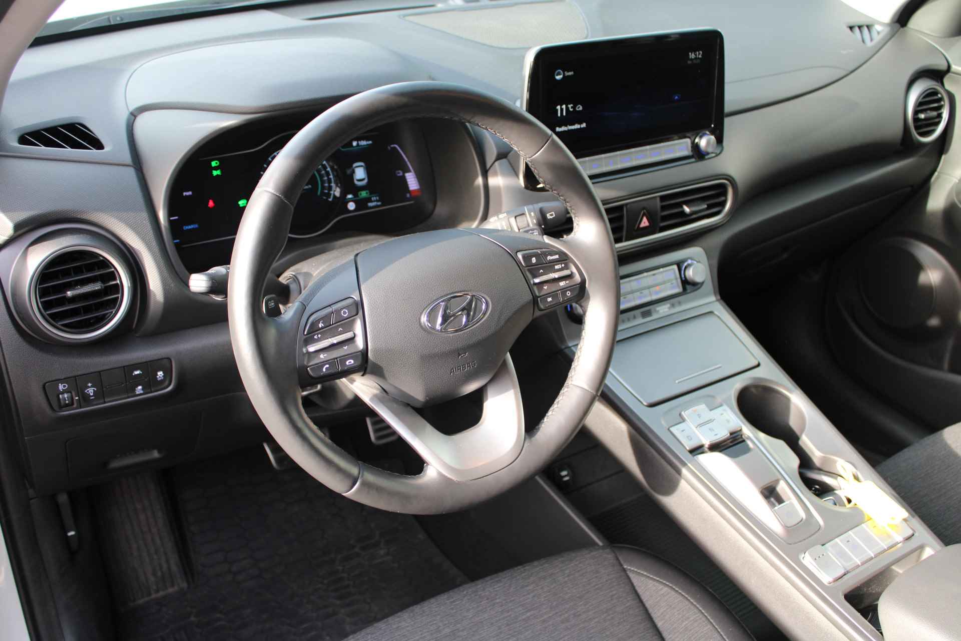 Hyundai KONA Electric 39 kWh 136pk Comfort Smart Automaat | € 2.000,- Subsidie | Led | Climate | Camera | Keyless | Navigatie | 17" Lichtmetaal | Stoe - 14/25
