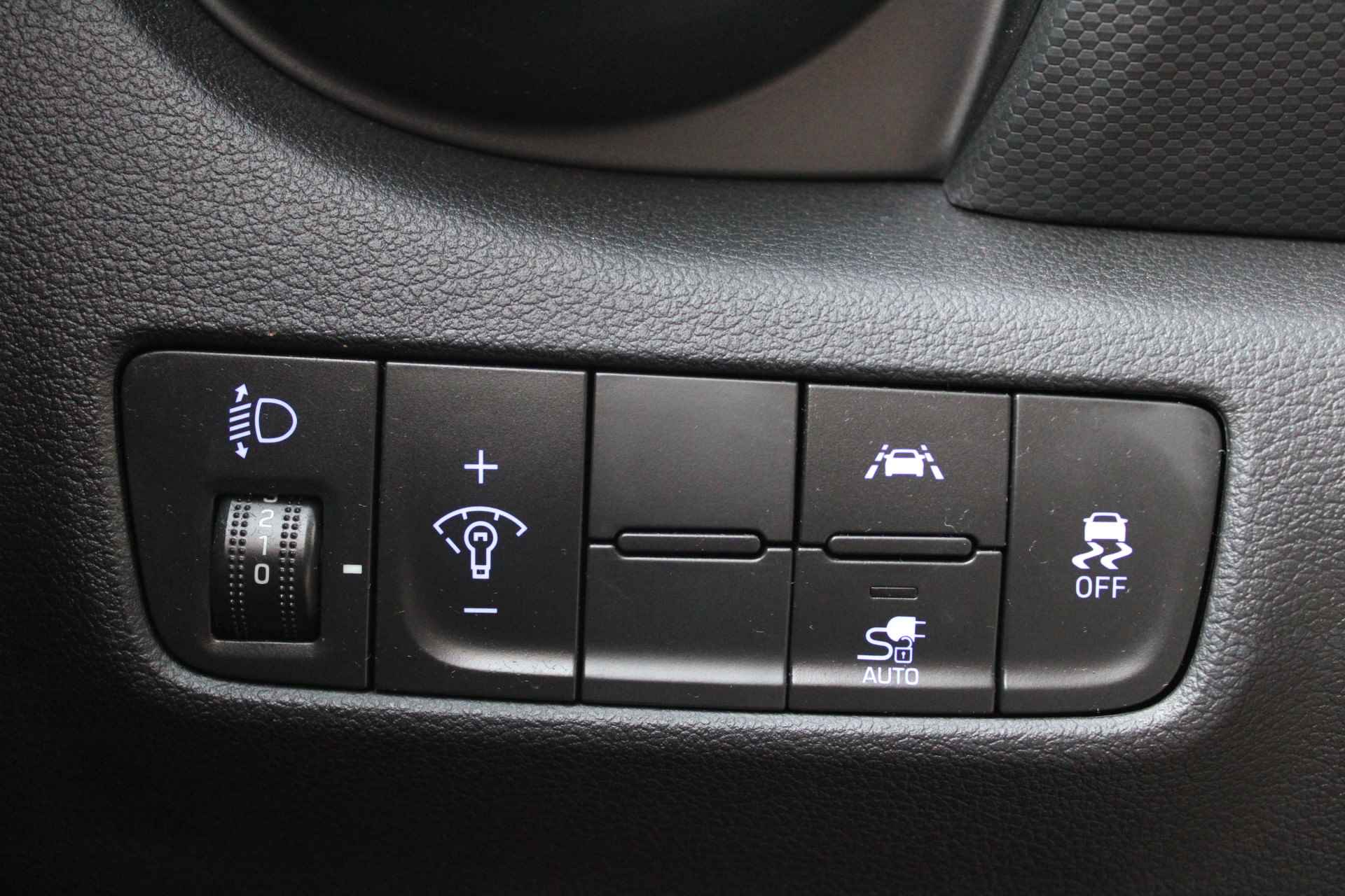 Hyundai KONA Electric 39 kWh 136pk Comfort Smart Automaat | € 2.000,- Subsidie | Led | Climate | Camera | Keyless | Navigatie | 17" Lichtmetaal | Stoe - 16/25