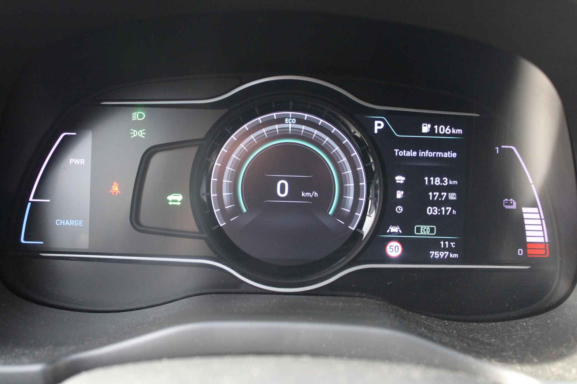 Hyundai KONA Electric 39 kWh 136pk Comfort Smart Automaat | € 2.000,- Subsidie | Led | Climate | Camera | Keyless | Navigatie | 17" Lichtmetaal | Stoe - 18/25