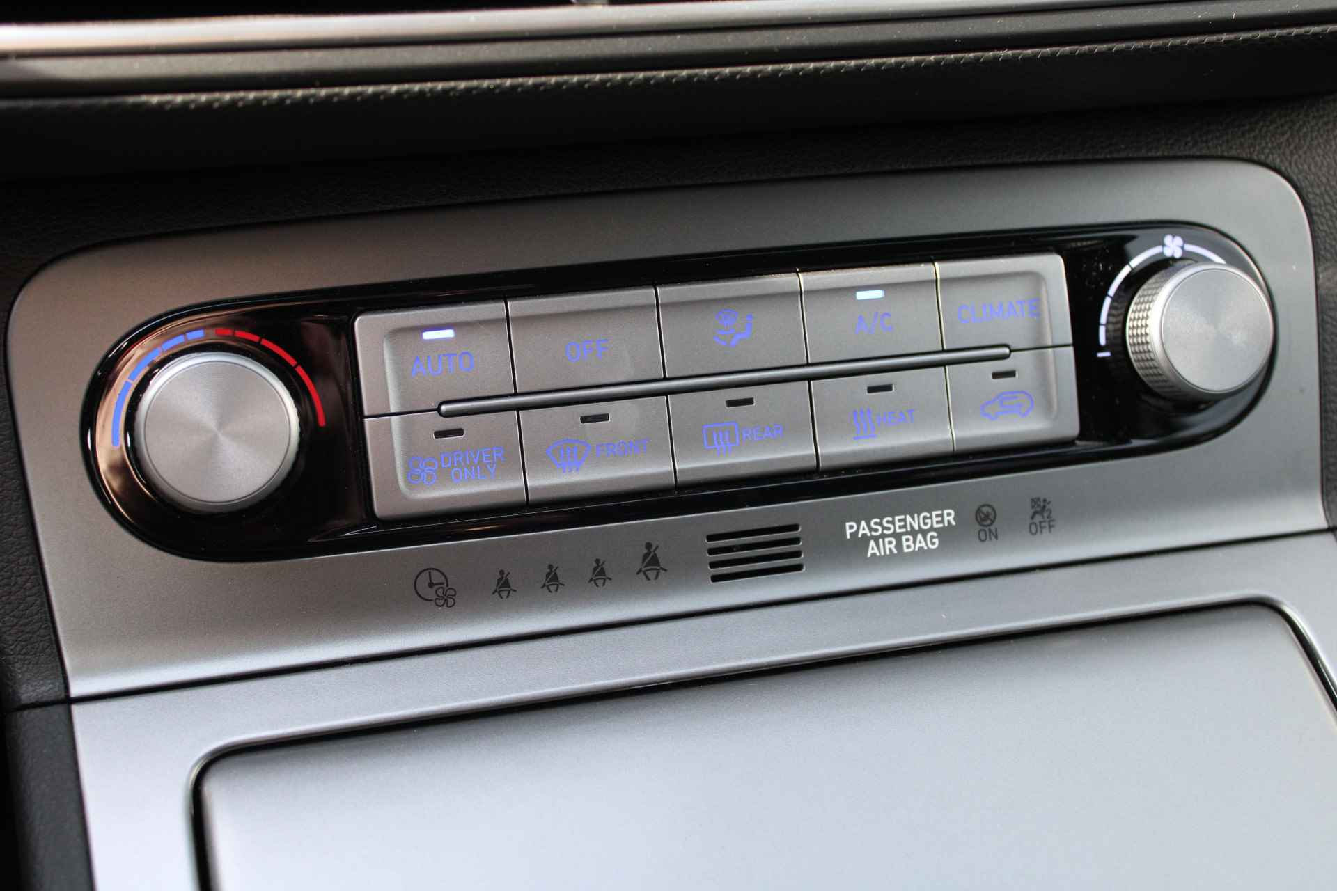 Hyundai KONA Electric 39 kWh 136pk Comfort Smart Automaat | € 2.000,- Subsidie | Led | Climate | Camera | Keyless | Navigatie | 17" Lichtmetaal | Stoe - 23/25