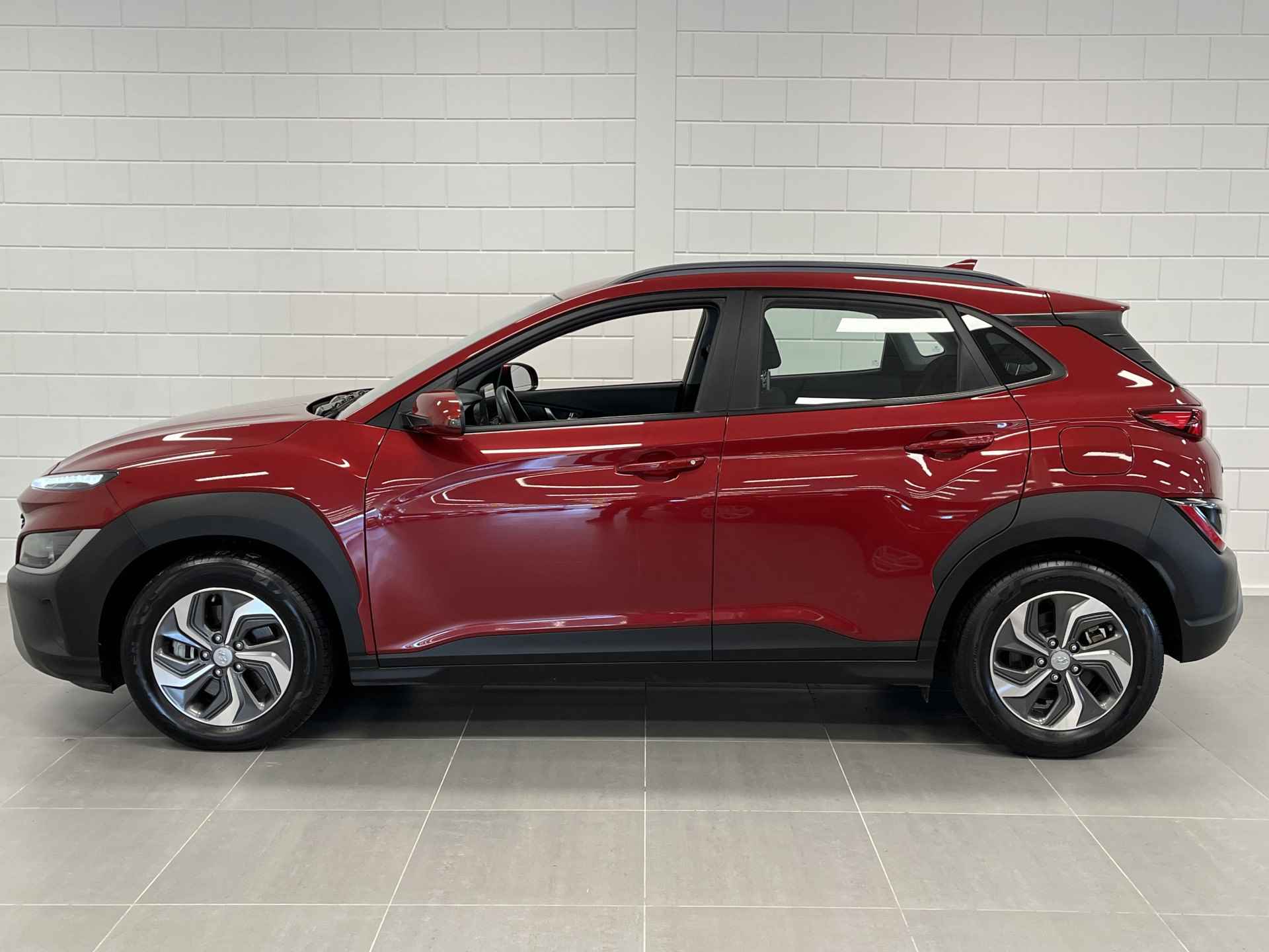 Hyundai KONA 1.6 GDI HEV Comfort Smart NAVIGATIE | PARKEERCAMERA | CLIMATE CONTROL | HOGE INSTAP! - 9/35