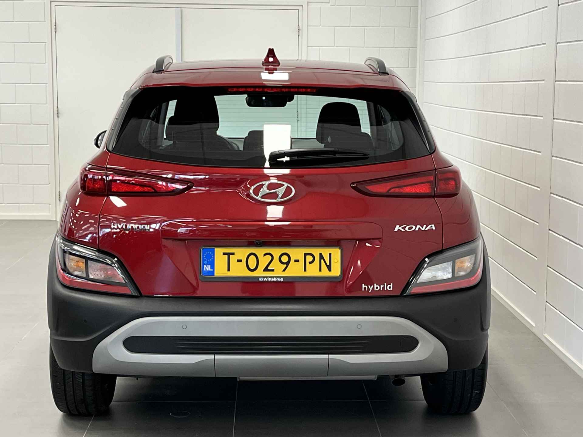 Hyundai KONA 1.6 GDI HEV Comfort Smart NAVIGATIE | PARKEERCAMERA | CLIMATE CONTROL | HOGE INSTAP! - 33/35