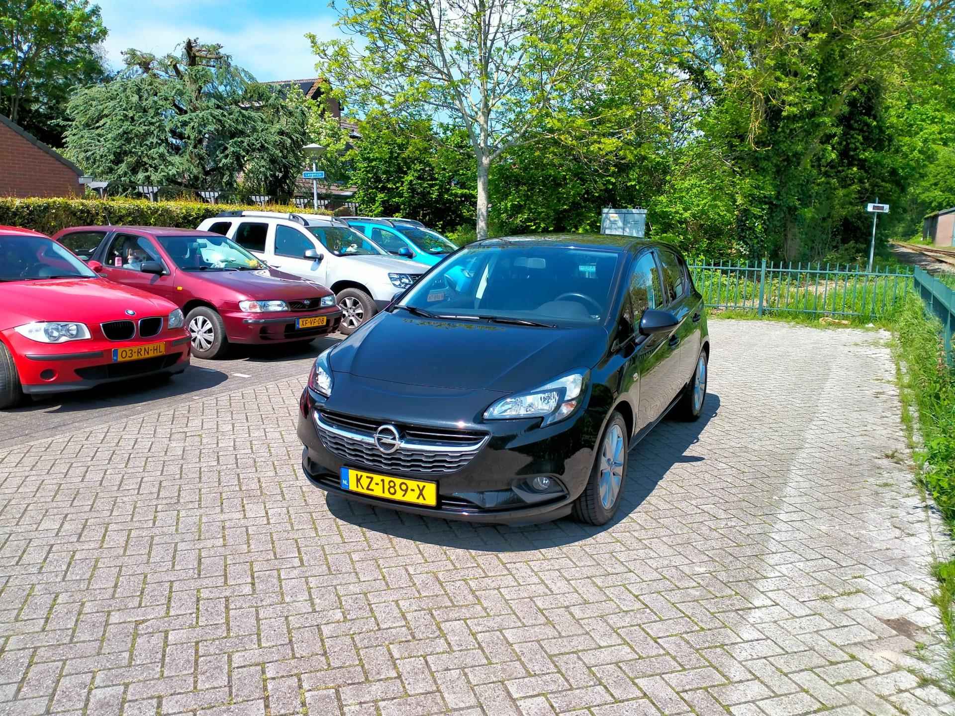 Opel Corsa 1.4 Edition + luxe uitv. clima 5 deurs lage km. RIJKLAAR - 3/25