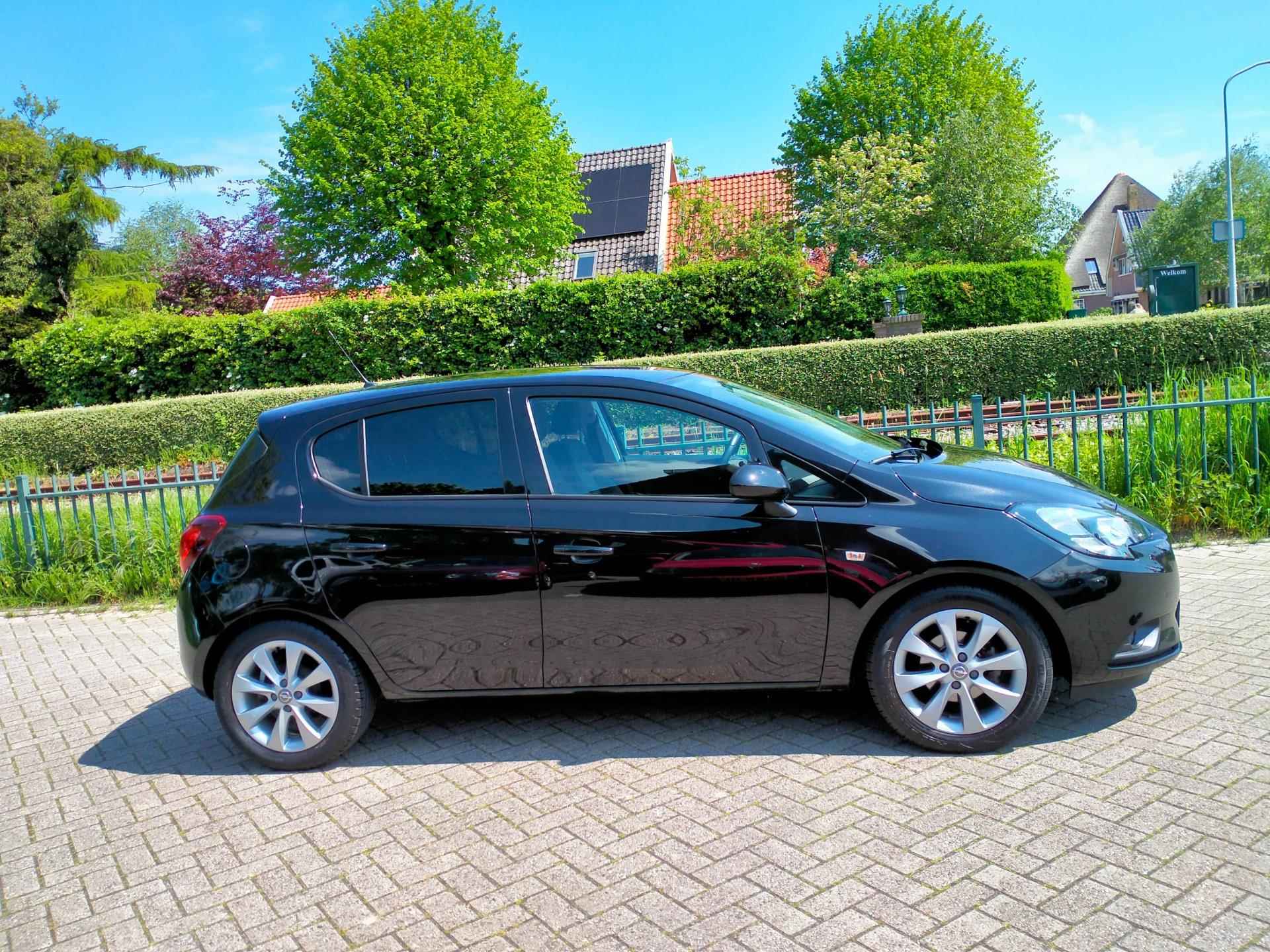Opel Corsa 1.4 Edition + luxe uitv. clima 5 deurs lage km. RIJKLAAR - 5/25