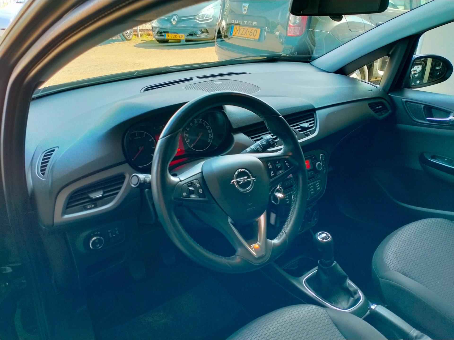Opel Corsa 1.4 Edition + luxe uitv. clima 5 deurs lage km. RIJKLAAR - 9/25