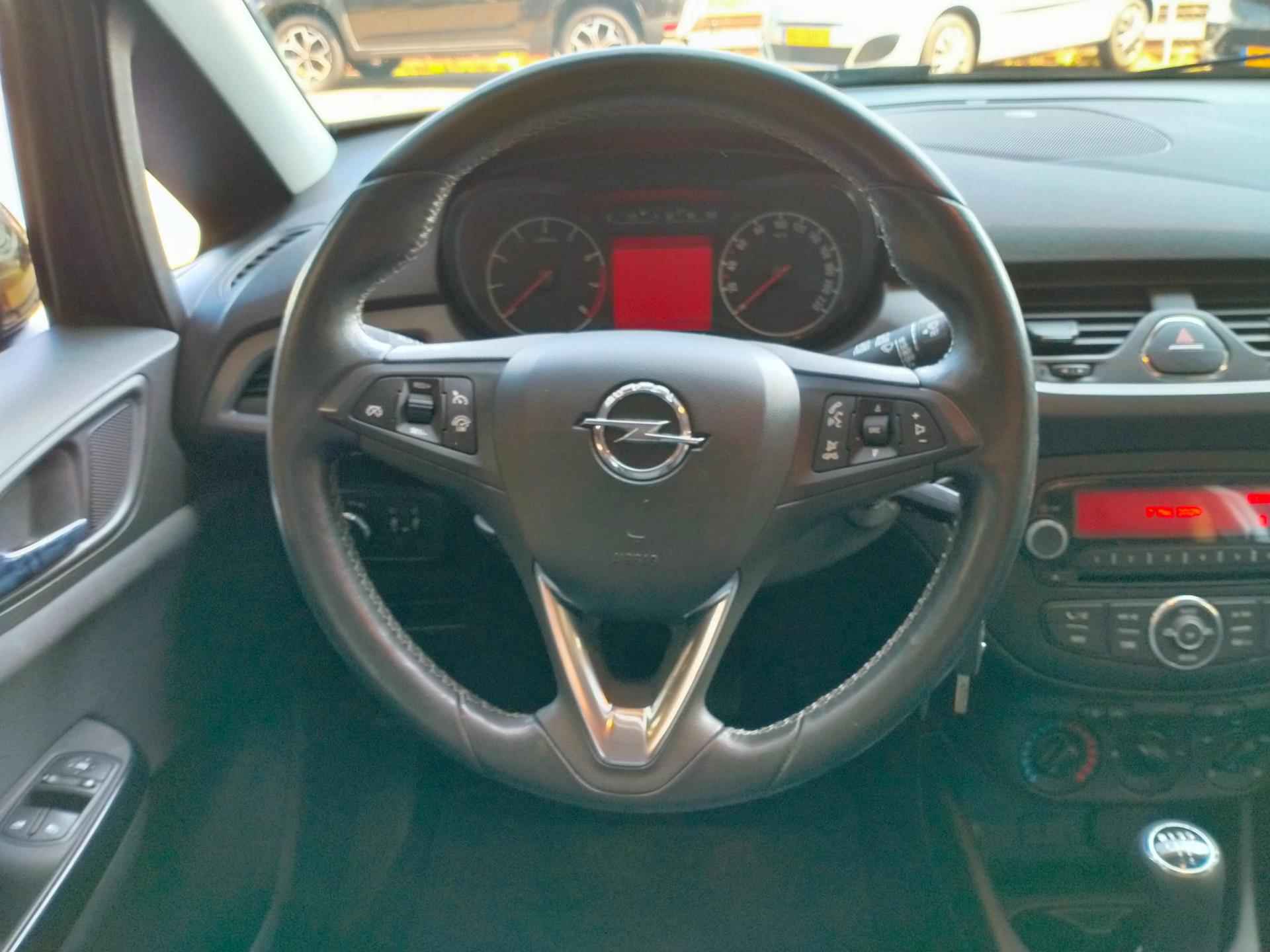 Opel Corsa 1.4 Edition + luxe uitv. clima 5 deurs lage km. RIJKLAAR - 12/25