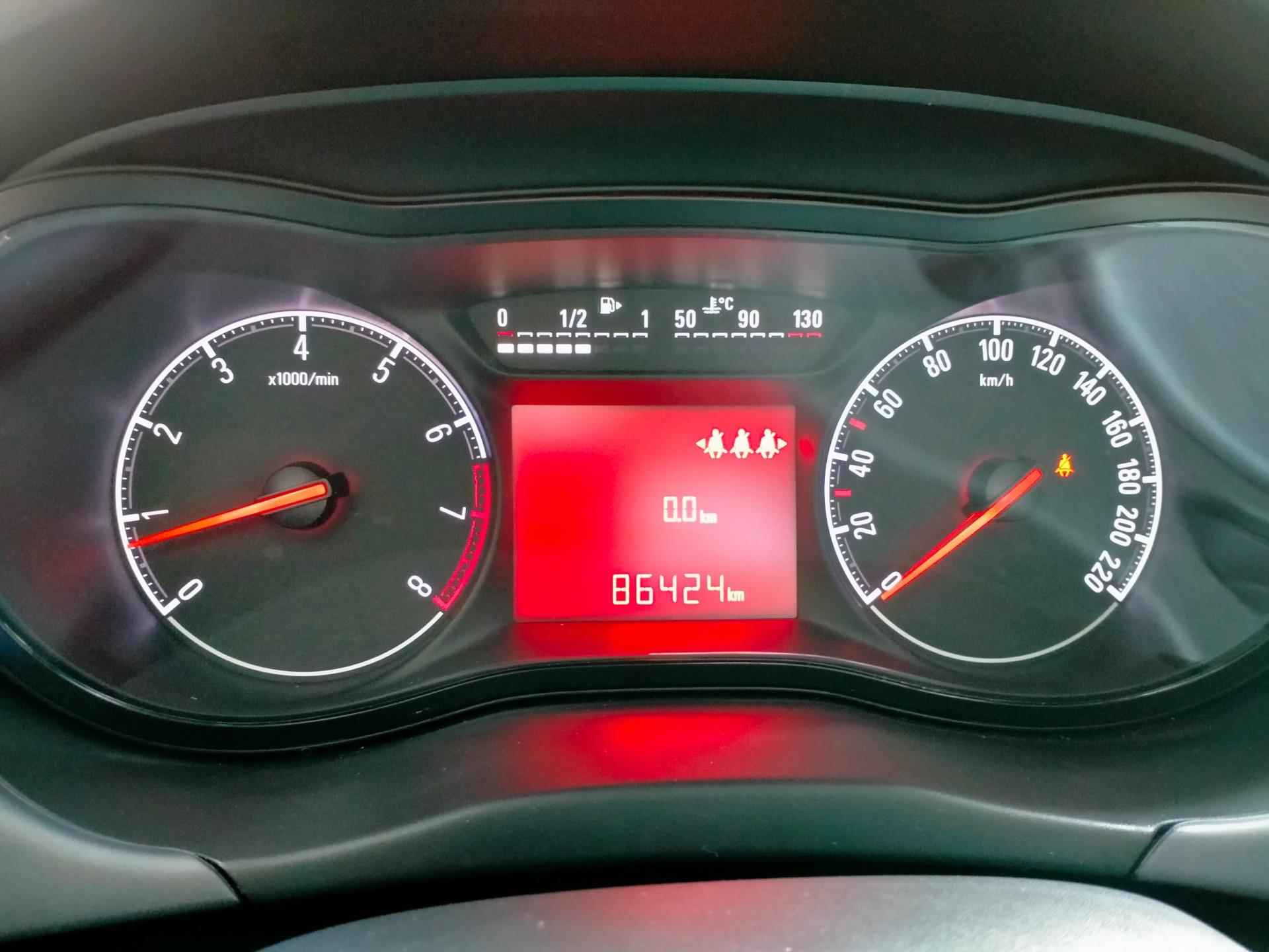 Opel Corsa 1.4 Edition + luxe uitv. clima 5 deurs lage km. RIJKLAAR - 13/25