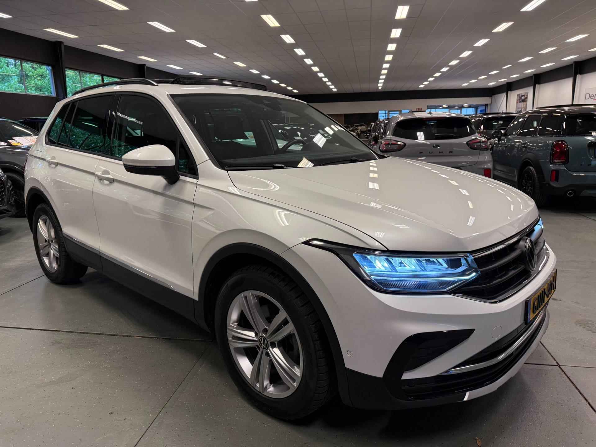 Volkswagen TIGUAN 1.5 TSI COMFORTLINE PANO/NAVI/LEDER/ECC/PDC/CRUISE/// - 9/48