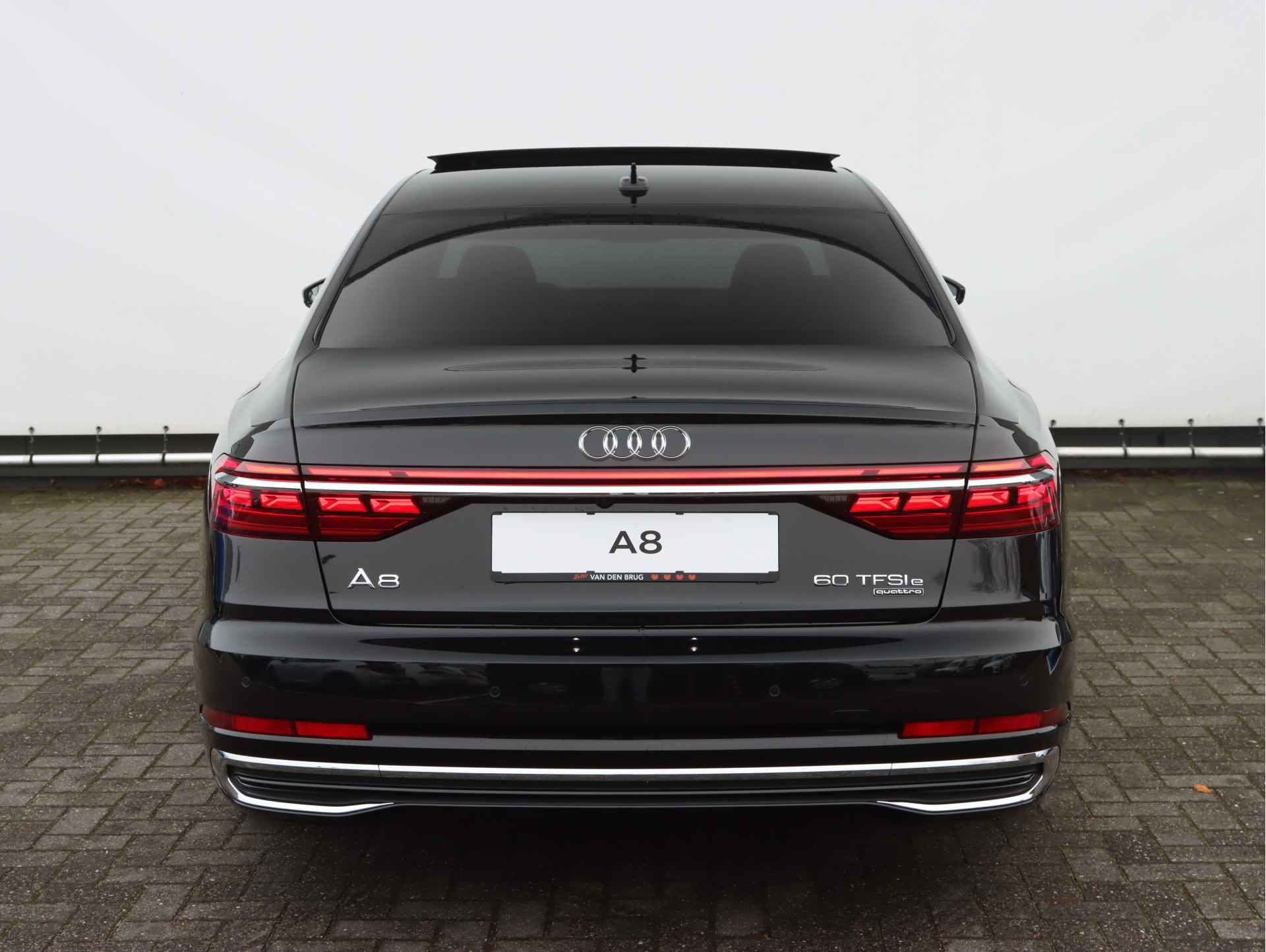 Audi A8 Limousine | 60 TFSIe quattro | 340kW / 462pk | Het voordeel is € 35.000,- | S-line interieur | Vierwielbesturing | Head up | Pano | B&O | Digitale Matrix | Servo | Trekhaak | 360° camera | Stoelventila - 6/58