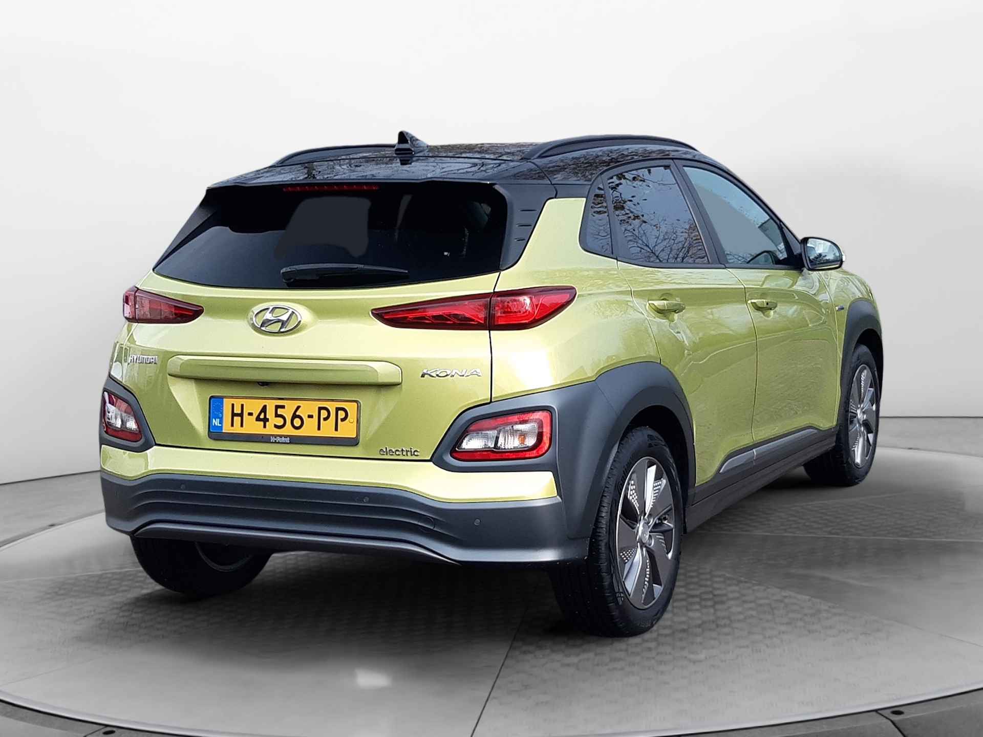 Hyundai KONA EV Premium 64 kWh (204 PK) 1e-Eig, Hyundai-Dealer-Onderh, 12-Mnd-Bovag, NL-Auto, Leer, Warmtepomp, Navigatie/Apple-Carplay/Android-Auto, Adaptive-Cruisecontrol, Head-Up, Keyless-Entry/Start, Stoelverwarming-V+A, Parkeersensoren-V+A, Stoelventilatie, Stuurverwarming, DAB, Premium-Audio, Lm-Velgen-17Inch, Privacy-Glas - 4/37