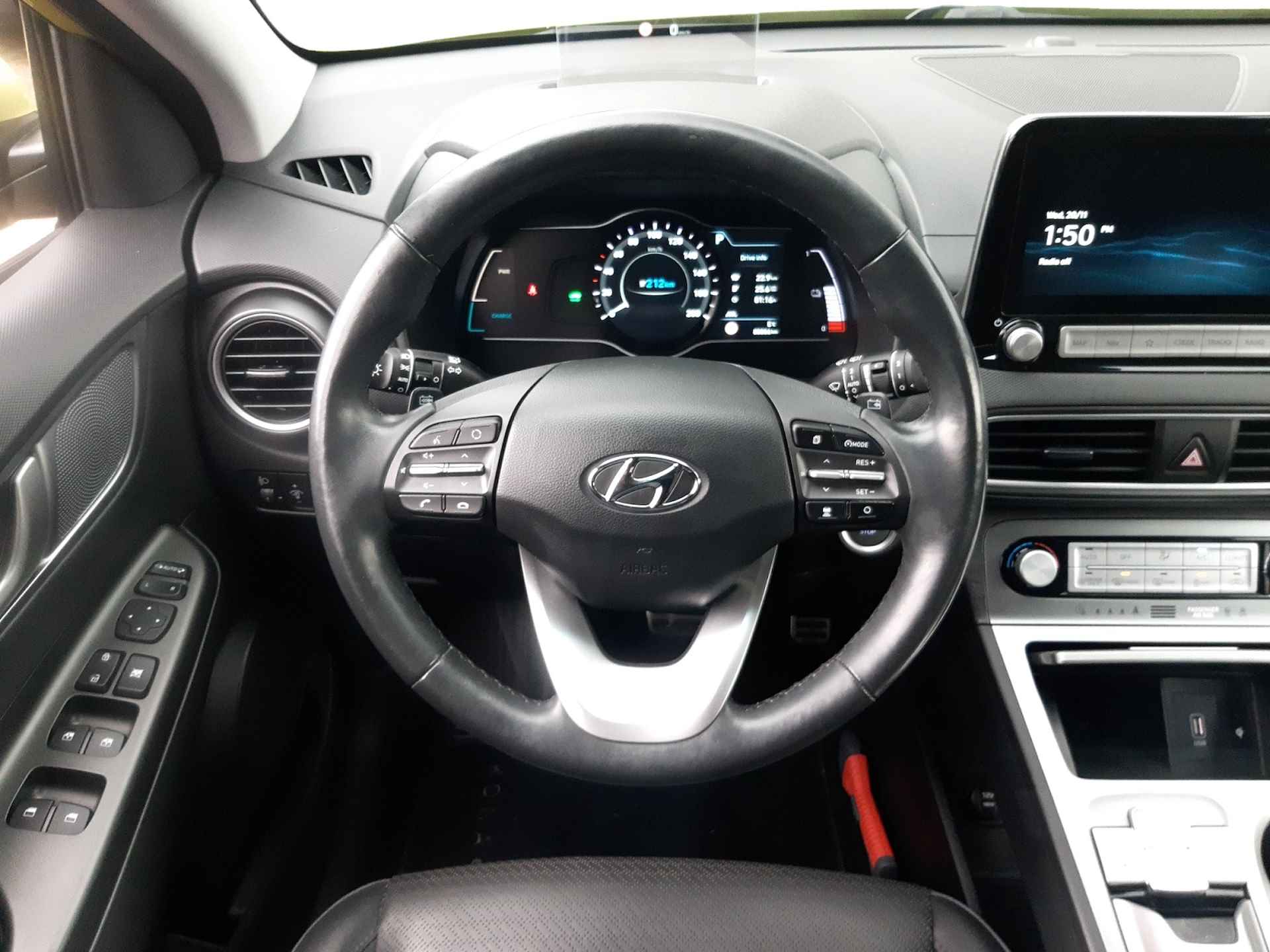 Hyundai KONA EV Premium 64 kWh (204 PK) 1e-Eig, Hyundai-Dealer-Onderh, 12-Mnd-Bovag, NL-Auto, Leer, Warmtepomp, Navigatie/Apple-Carplay/Android-Auto, Adaptive-Cruisecontrol, Head-Up, Keyless-Entry/Start, Stoelverwarming-V+A, Parkeersensoren-V+A, Stoelventilatie, Stuurverwarming, DAB, Premium-Audio, Lm-Velgen-17Inch, Privacy-Glas - 9/37