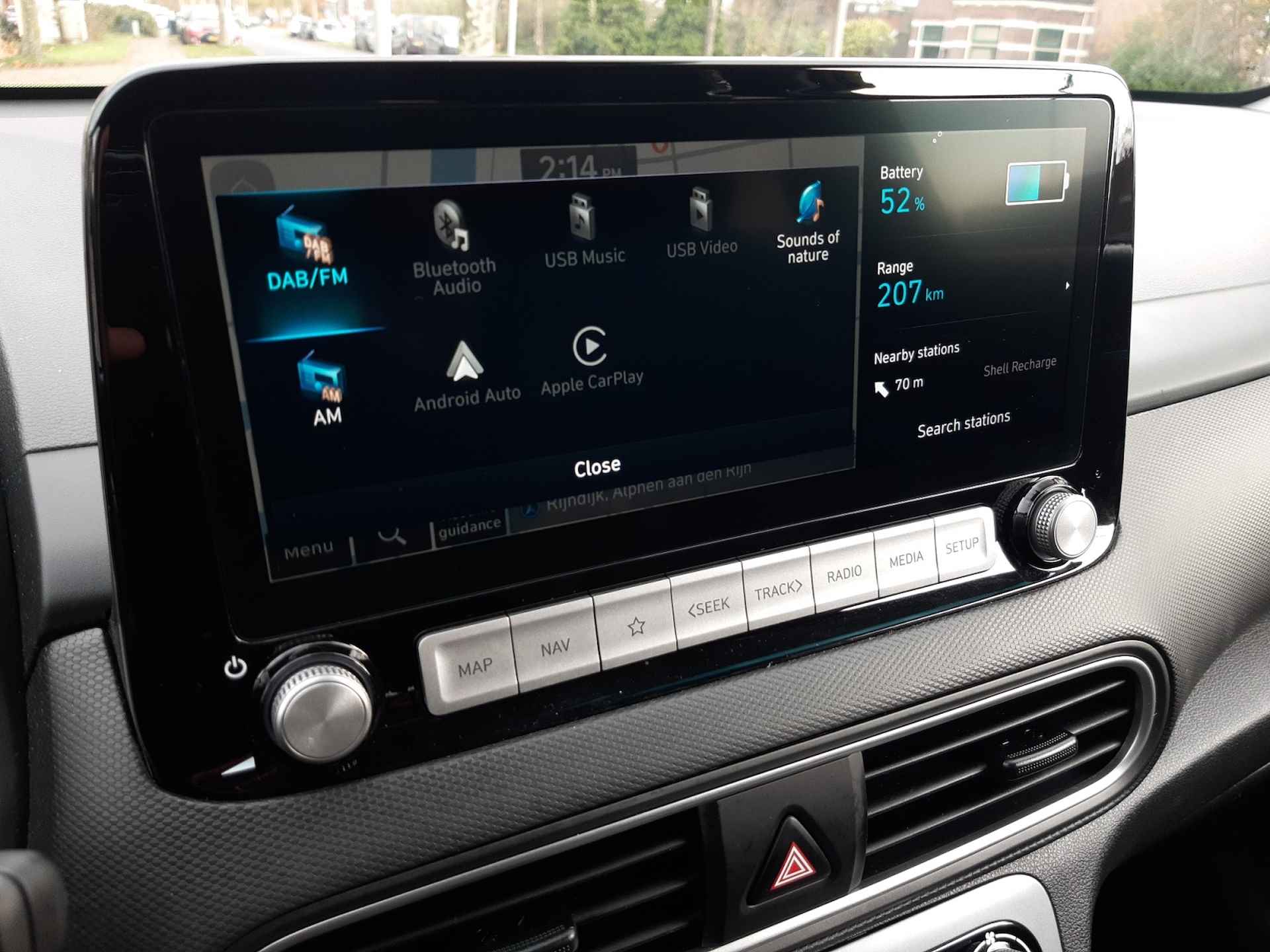 Hyundai KONA EV Premium 64 kWh (204 PK) 1e-Eig, Hyundai-Dealer-Onderh, 12-Mnd-Bovag, NL-Auto, Leer, Warmtepomp, Navigatie/Apple-Carplay/Android-Auto, Adaptive-Cruisecontrol, Head-Up, Keyless-Entry/Start, Stoelverwarming-V+A, Parkeersensoren-V+A, Stoelventilatie, Stuurverwarming, DAB, Premium-Audio, Lm-Velgen-17Inch, Privacy-Glas - 32/37