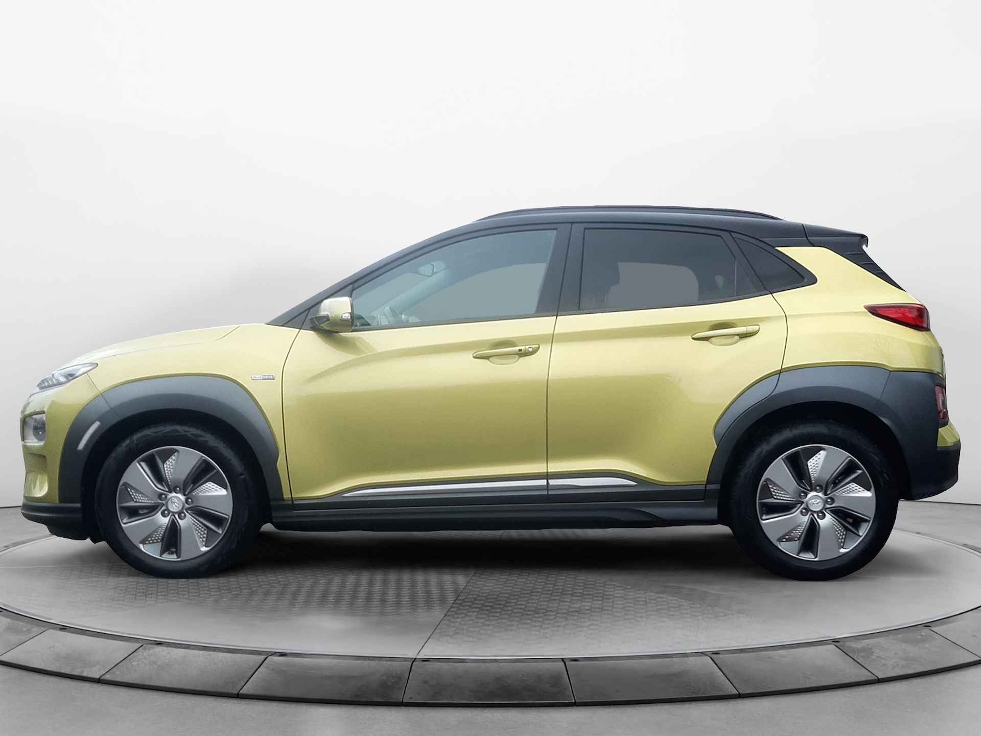 Hyundai KONA EV Premium 64 kWh (204 PK) 1e-Eig, Hyundai-Dealer-Onderh, 12-Mnd-Bovag, NL-Auto, Leer, Warmtepomp, Navigatie/Apple-Carplay/Android-Auto, Adaptive-Cruisecontrol, Head-Up, Keyless-Entry/Start, Stoelverwarming-V+A, Parkeersensoren-V+A, Stoelventilatie, Stuurverwarming, DAB, Premium-Audio, Lm-Velgen-17Inch, Privacy-Glas - 15/37