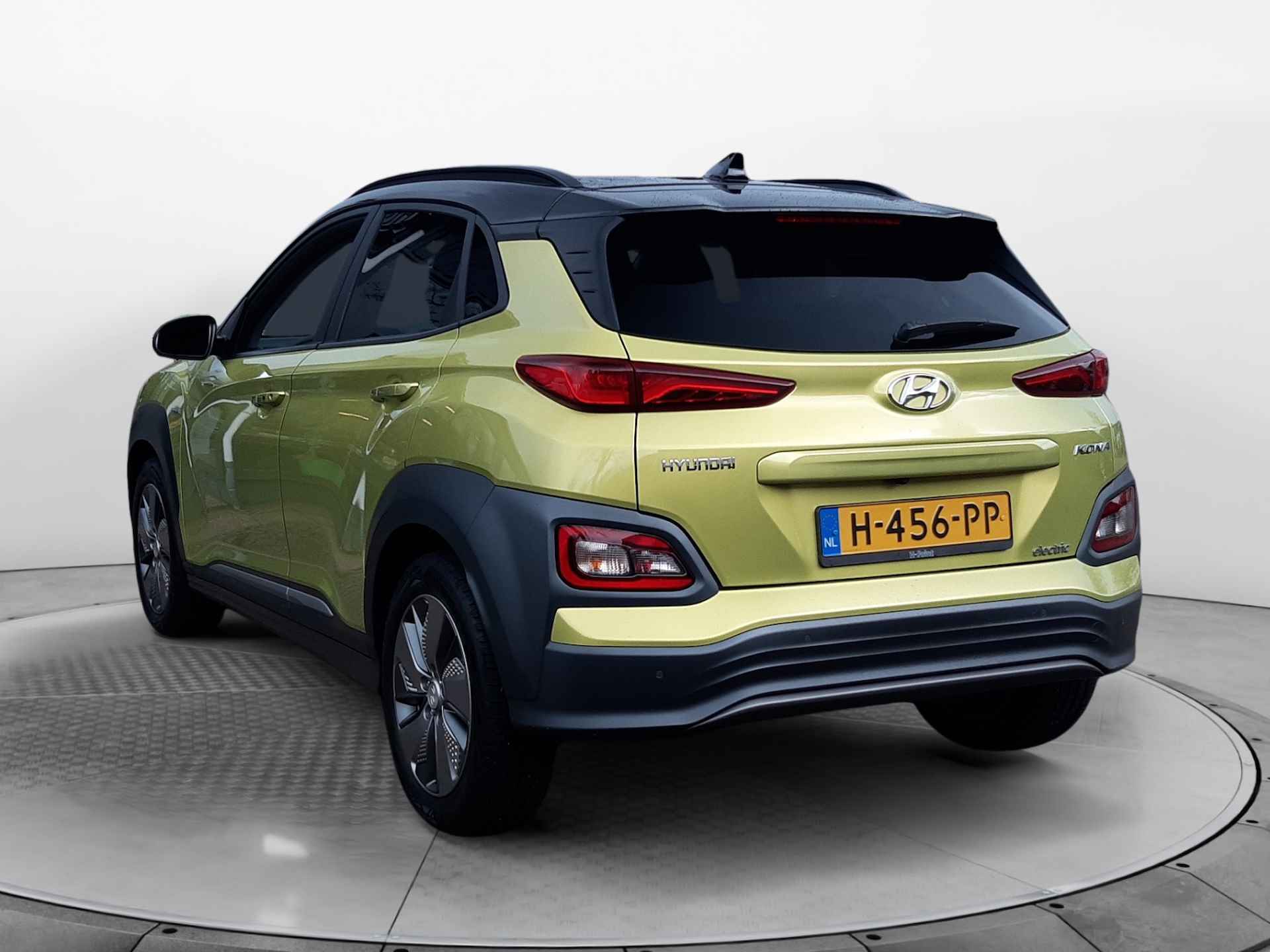 Hyundai KONA EV Premium 64 kWh (204 PK) 1e-Eig, Hyundai-Dealer-Onderh, 12-Mnd-Bovag, NL-Auto, Leer, Warmtepomp, Navigatie/Apple-Carplay/Android-Auto, Adaptive-Cruisecontrol, Head-Up, Keyless-Entry/Start, Stoelverwarming-V+A, Parkeersensoren-V+A, Stoelventilatie, Stuurverwarming, DAB, Premium-Audio, Lm-Velgen-17Inch, Privacy-Glas - 16/37