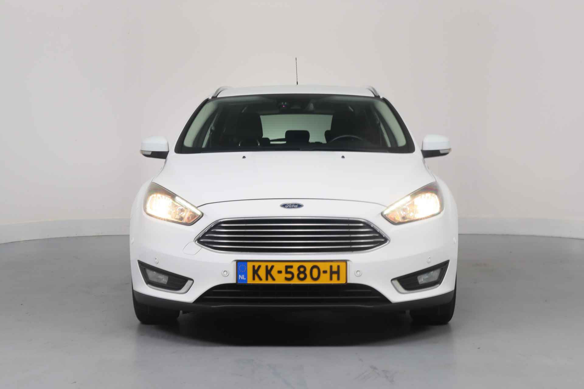 Ford Focus Wagon 1.0 Titanium | Navi | Clima | Winter Pack | Keyless | Parkeersensoren V+A | Lichtmetalen Velgen | Half Leder | BLIS - 2/38