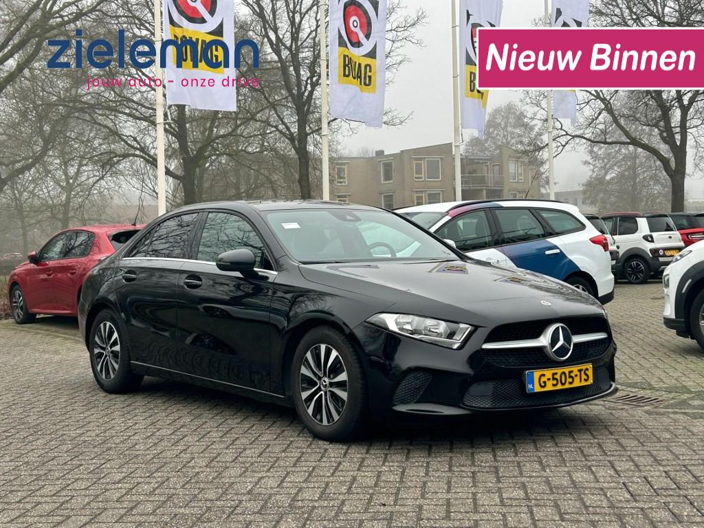 MERCEDES-BENZ A-klasse 180 Business Solution Automaat - Sportleer, Panorama, Camera