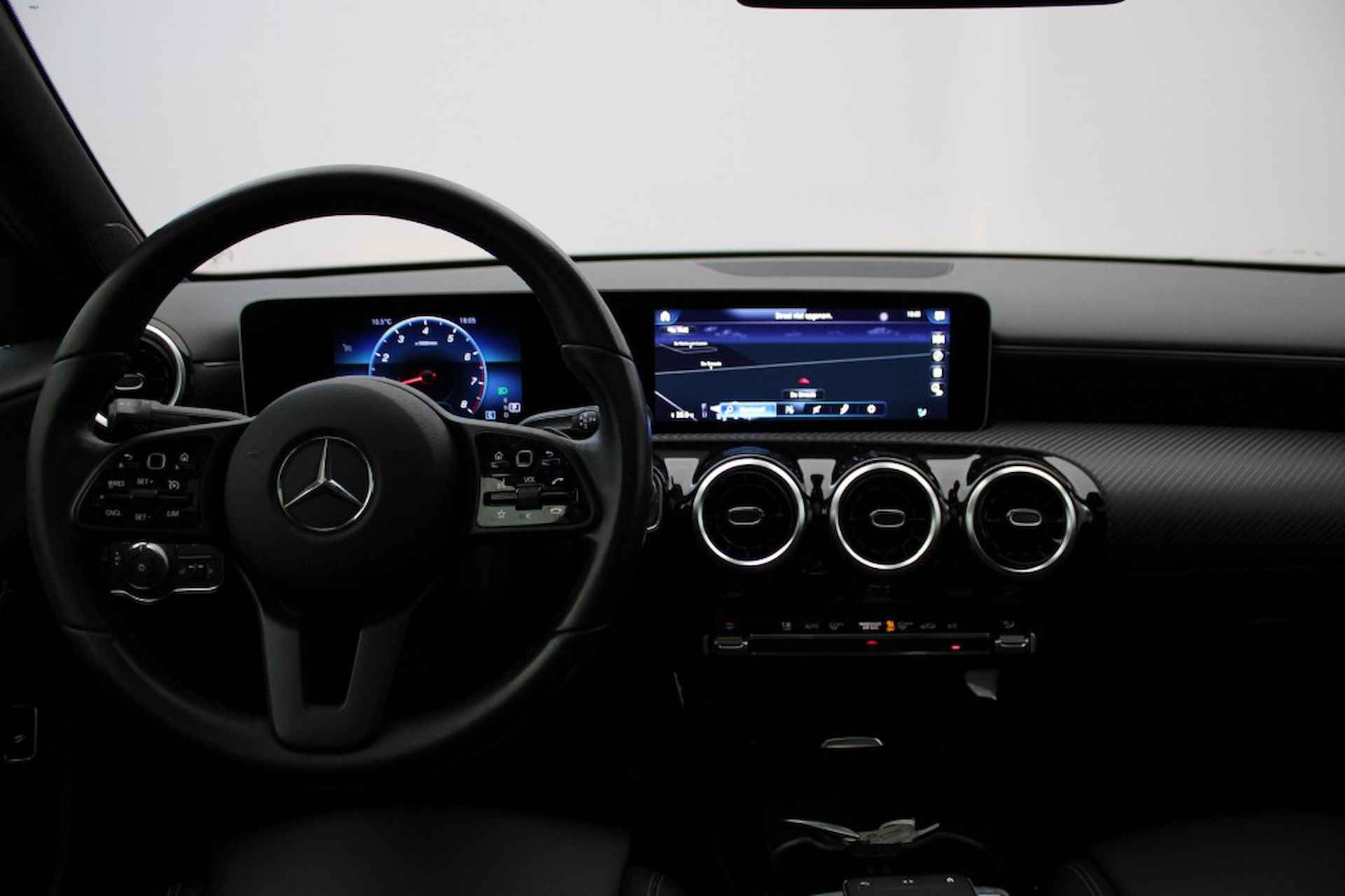 MERCEDES-BENZ A-klasse 180 Business Solution Automaat - Sportleer, Panorama, Camera - 4/29