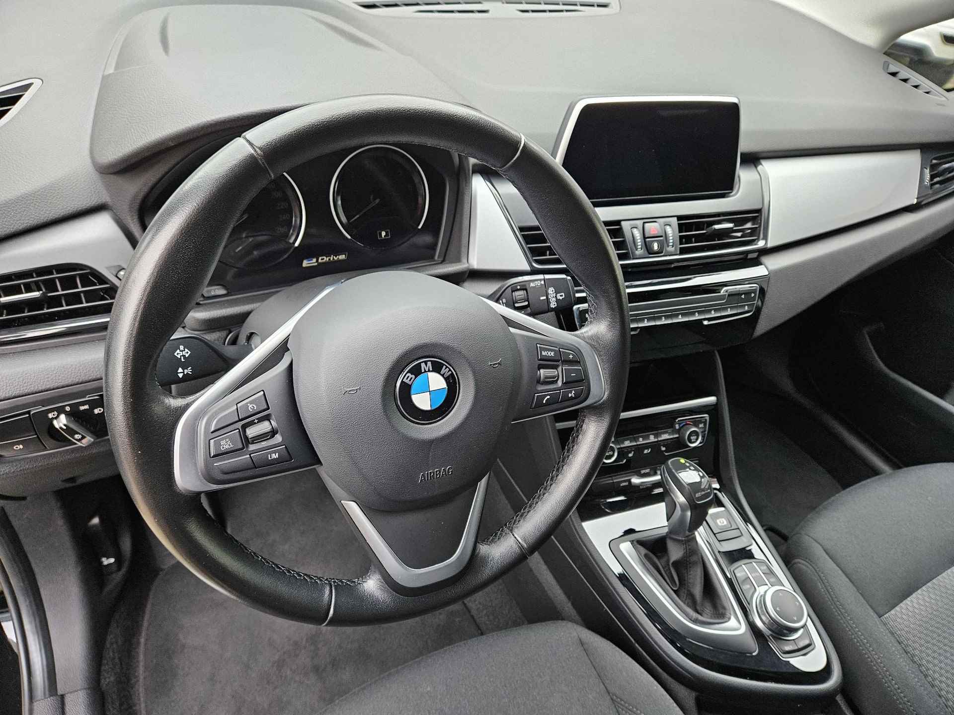 BMW 2-serie Active Tourer 225xe iPerformance /Apple Carplay/Elektr. achterklep/Stoelverw./Licht&Regensensor/Cruise&Clima Control/USB met snellaad functie/Isofix/(MET GARANTIE*) - 9/35