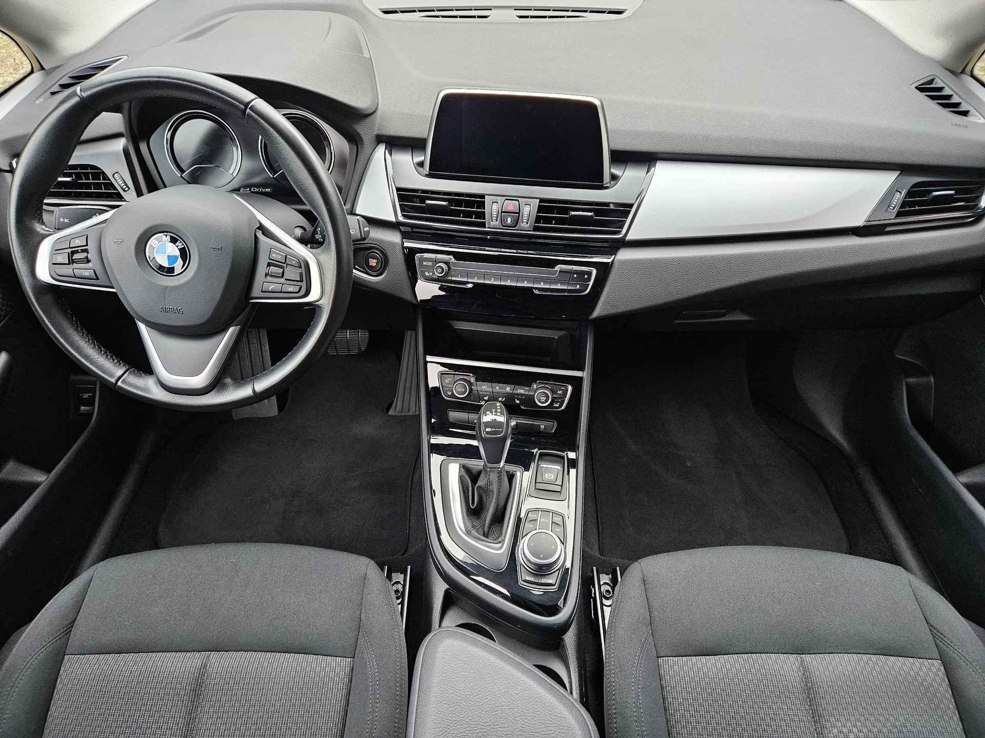 BMW 2-serie Active Tourer 225xe iPerformance /Apple Carplay/Elektr. achterklep/Stoelverw./Licht&Regensensor/Cruise&Clima Control/USB met snellaad functie/Isofix/(MET GARANTIE*) - 10/35