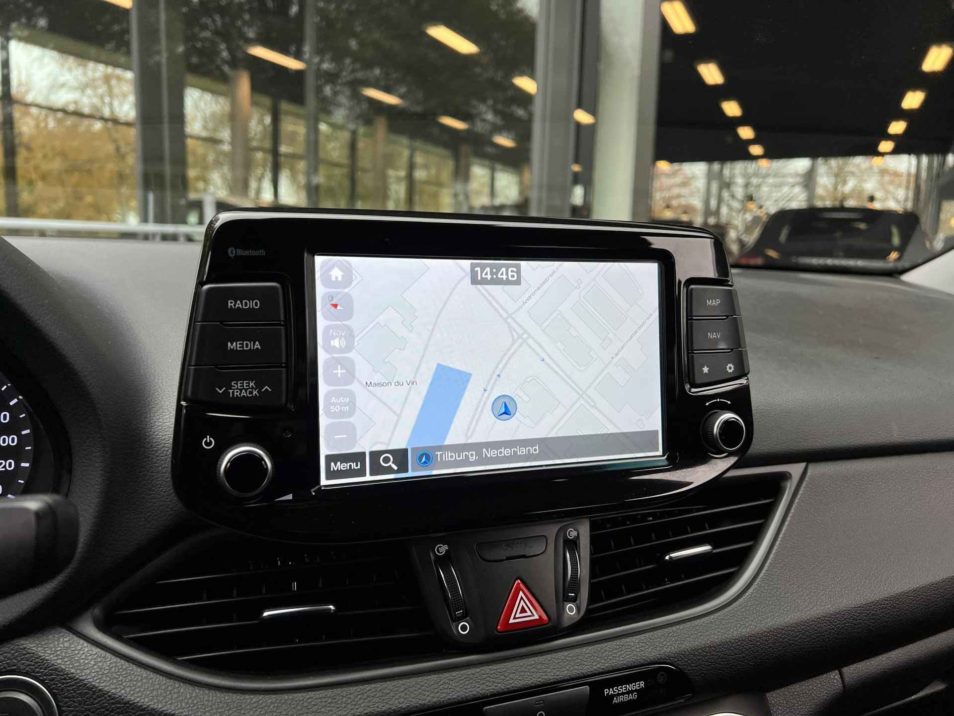 Hyundai i30 1.4 T-GDI Premium | Navigatie | Carplay | Trekhaak | - 12/36