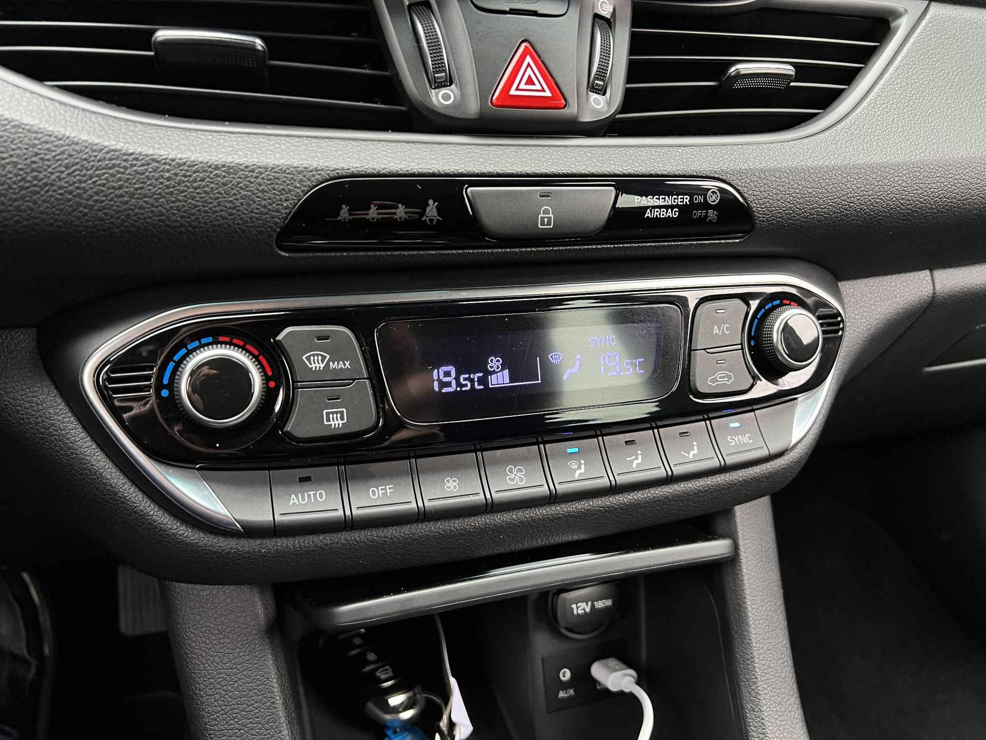 Hyundai i30 1.4 T-GDI Premium | Navigatie | Carplay | Trekhaak | - 16/36