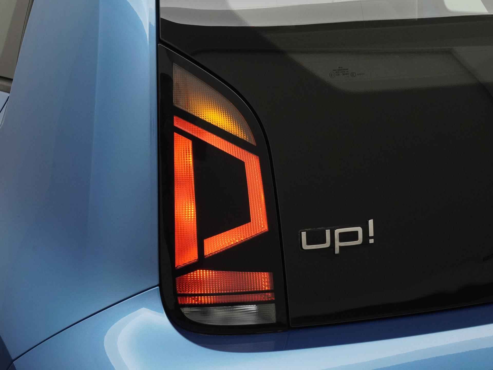 Volkswagen up! 1.0 BMT move up! | Airco | Zondag Open! - 18/30
