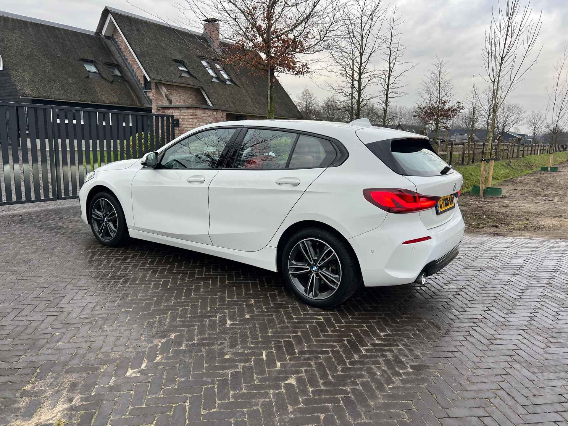 BMW 1-serie 118i High Executive Edition | Automaat | Sfeerverlichting | Elektrische achterklep | NL-Auto | - 8/27