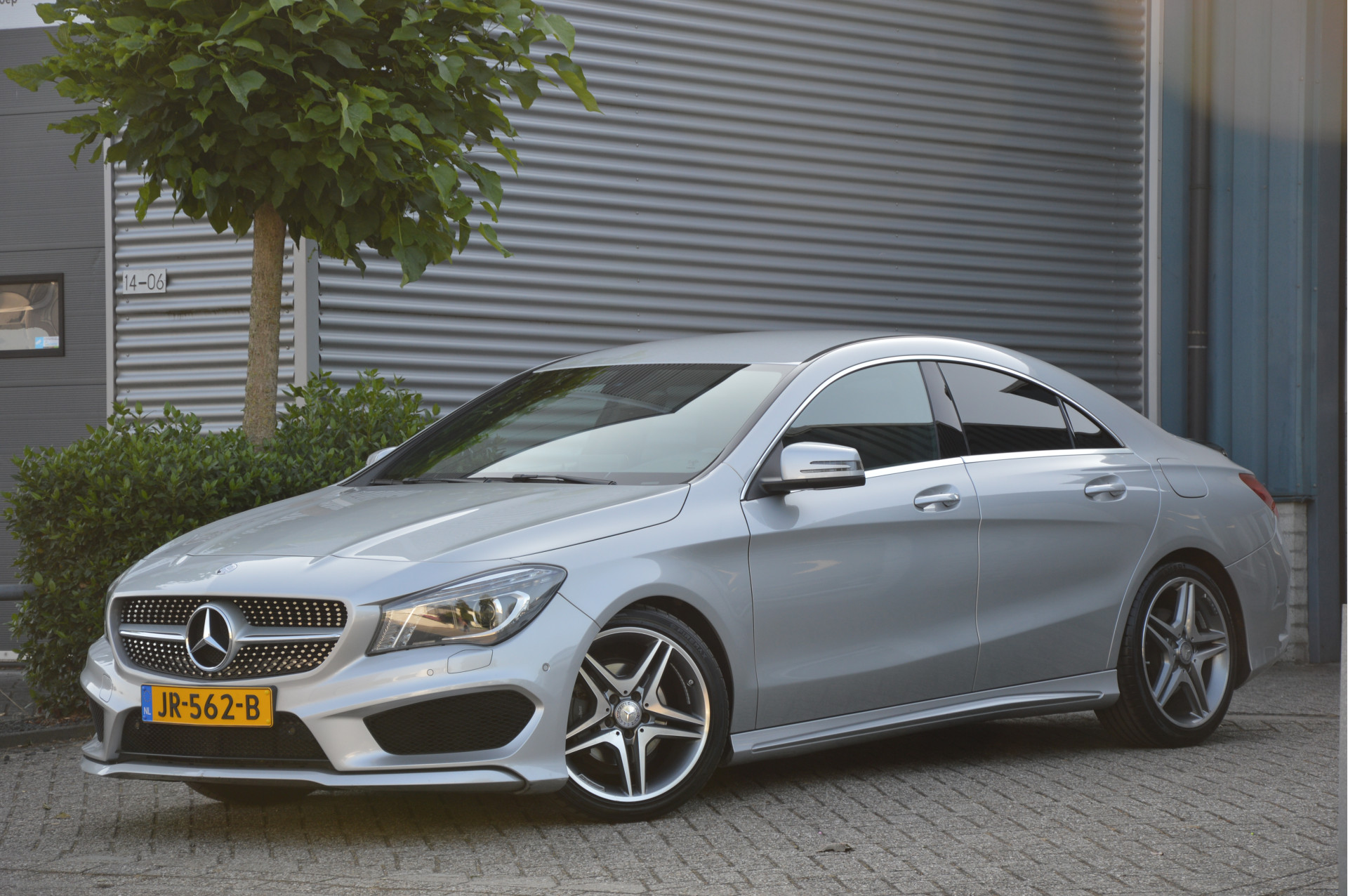 Mercedes-Benz CLA-Klasse 180 AUTOMAAT | AMG-STYING | NAVI | XENON | PDC | ENZ bij viaBOVAG.nl