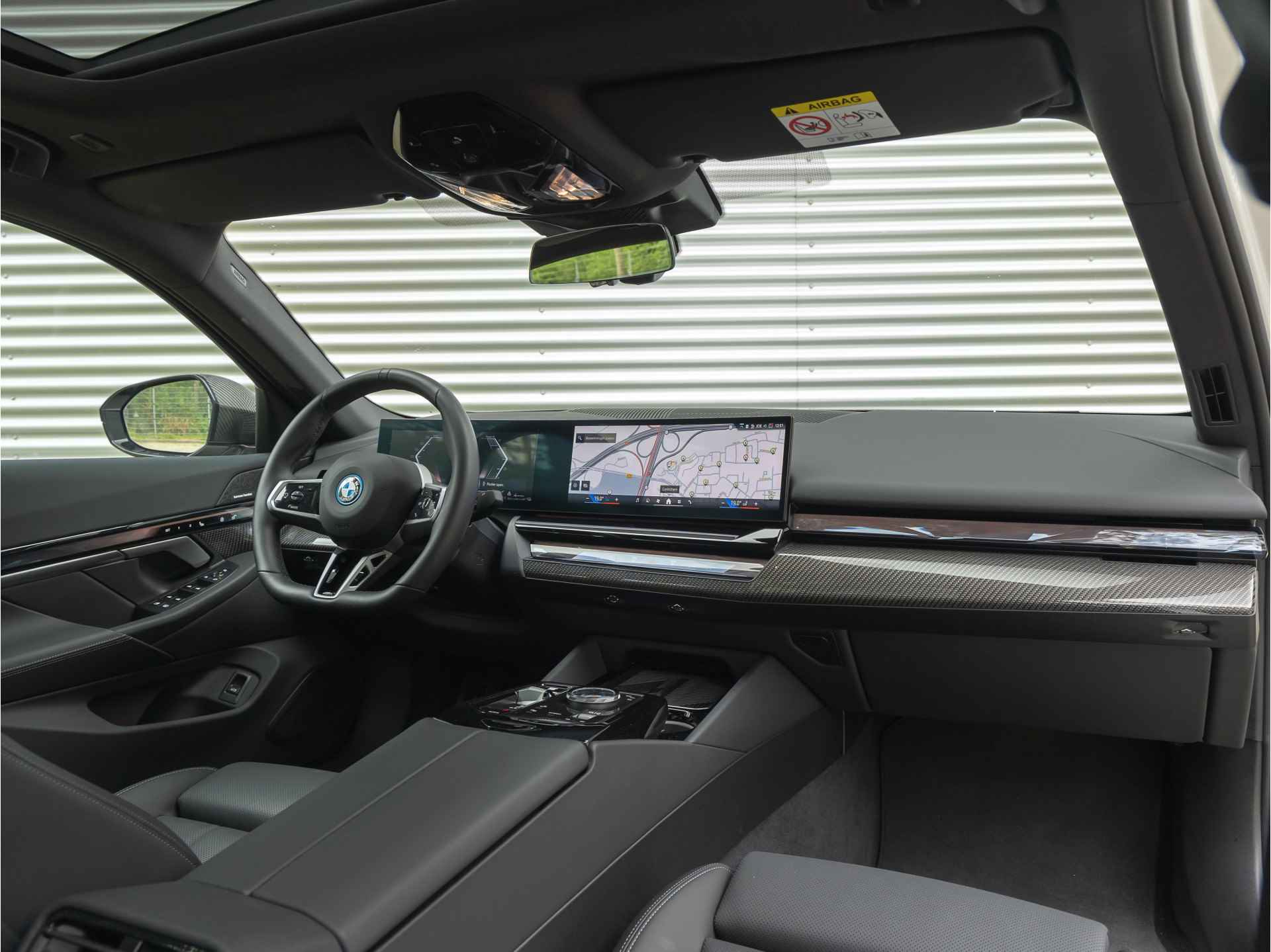 BMW 5 Serie 550e xDrive M-Sport Pro - Pano - Stoelventilatie - Carbon Exterieur - Harman Kardon - 3/50