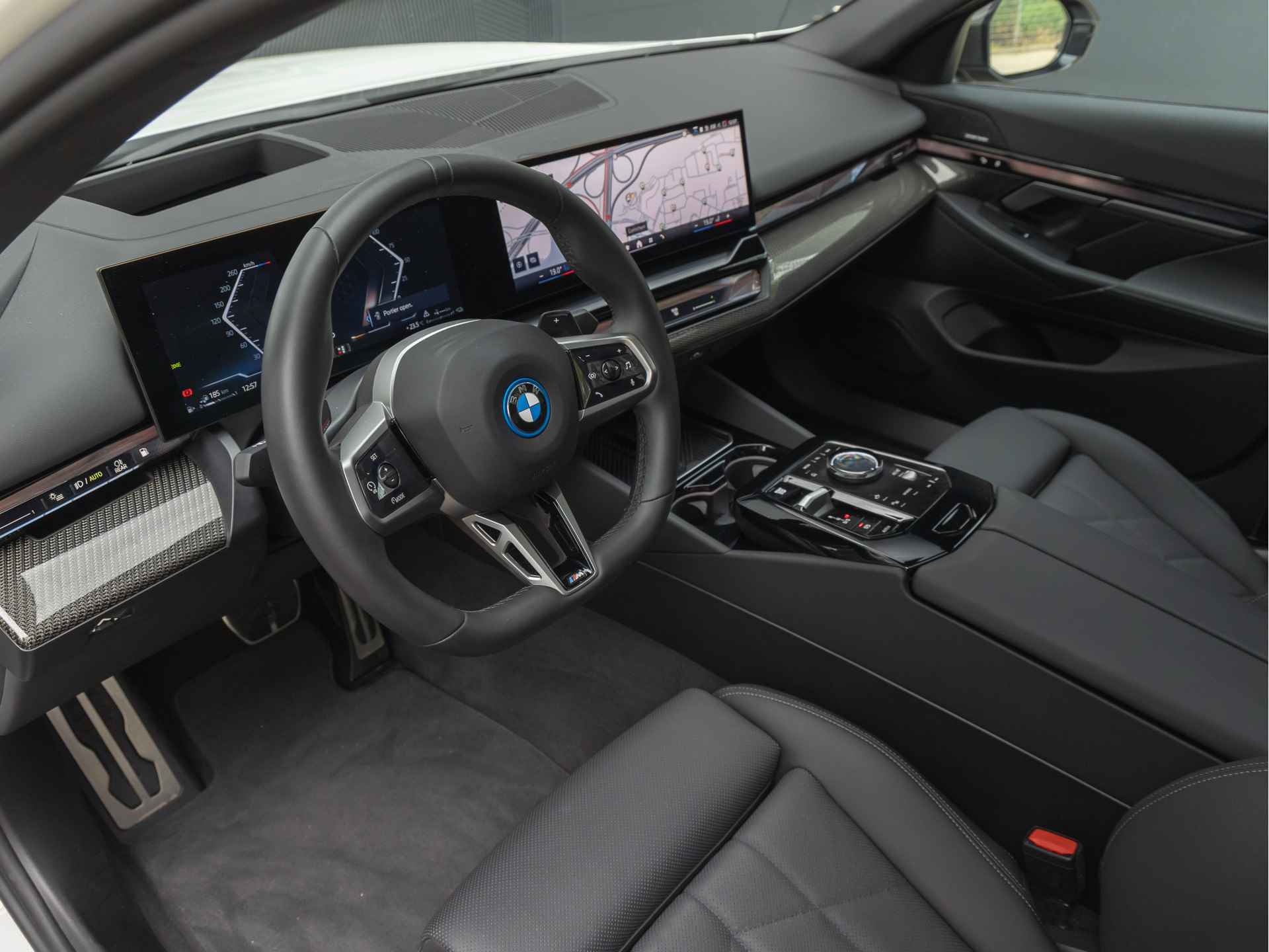 BMW 5 Serie 550e xDrive M-Sport Pro - Pano - Stoelventilatie - Carbon Exterieur - Harman Kardon - 18/50