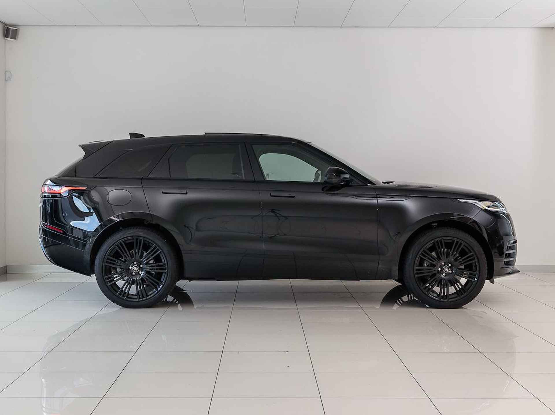 Land Rover Range Rover Velar 2.0 P400e R-Dynamic HSE | Trekhaak | Massage | 22" | Black Pack - 6/25