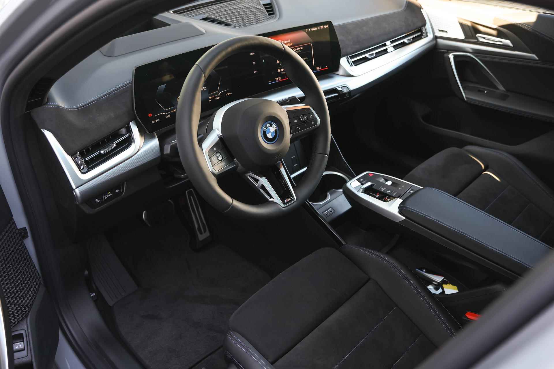 BMW iX2 xDrive30 High Executive M Sport 65kWh / Panoramadak / Sportstoelen / Adaptieve LED / Parking Assistant Plus / Adaptief M Onderstel / Comfort Access - 9/39