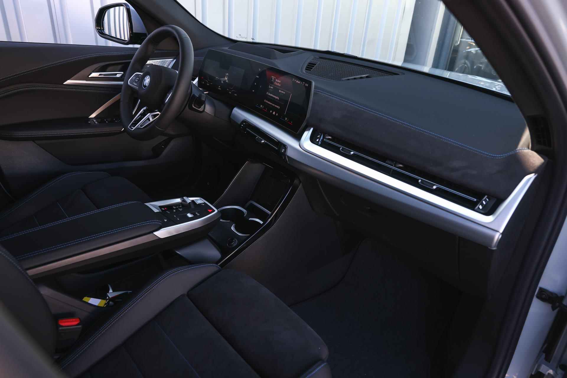 BMW iX2 xDrive30 High Executive M Sport 65kWh / Panoramadak / Sportstoelen / Adaptieve LED / Parking Assistant Plus / Adaptief M Onderstel / Comfort Access - 10/39