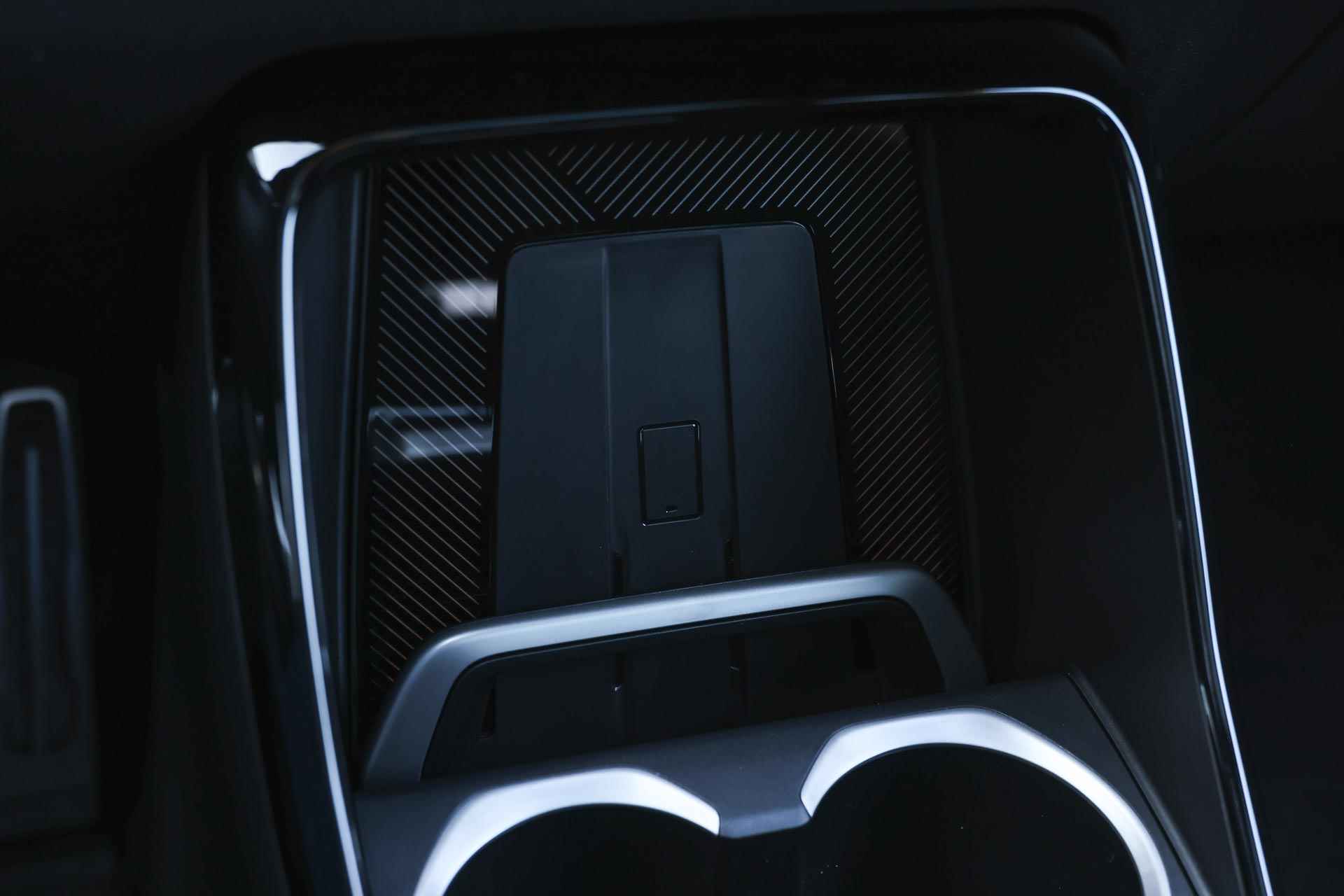 BMW iX2 xDrive30 High Executive M Sport 65kWh / Panoramadak / Sportstoelen / Adaptieve LED / Parking Assistant Plus / Adaptief M Onderstel / Comfort Access - 18/39