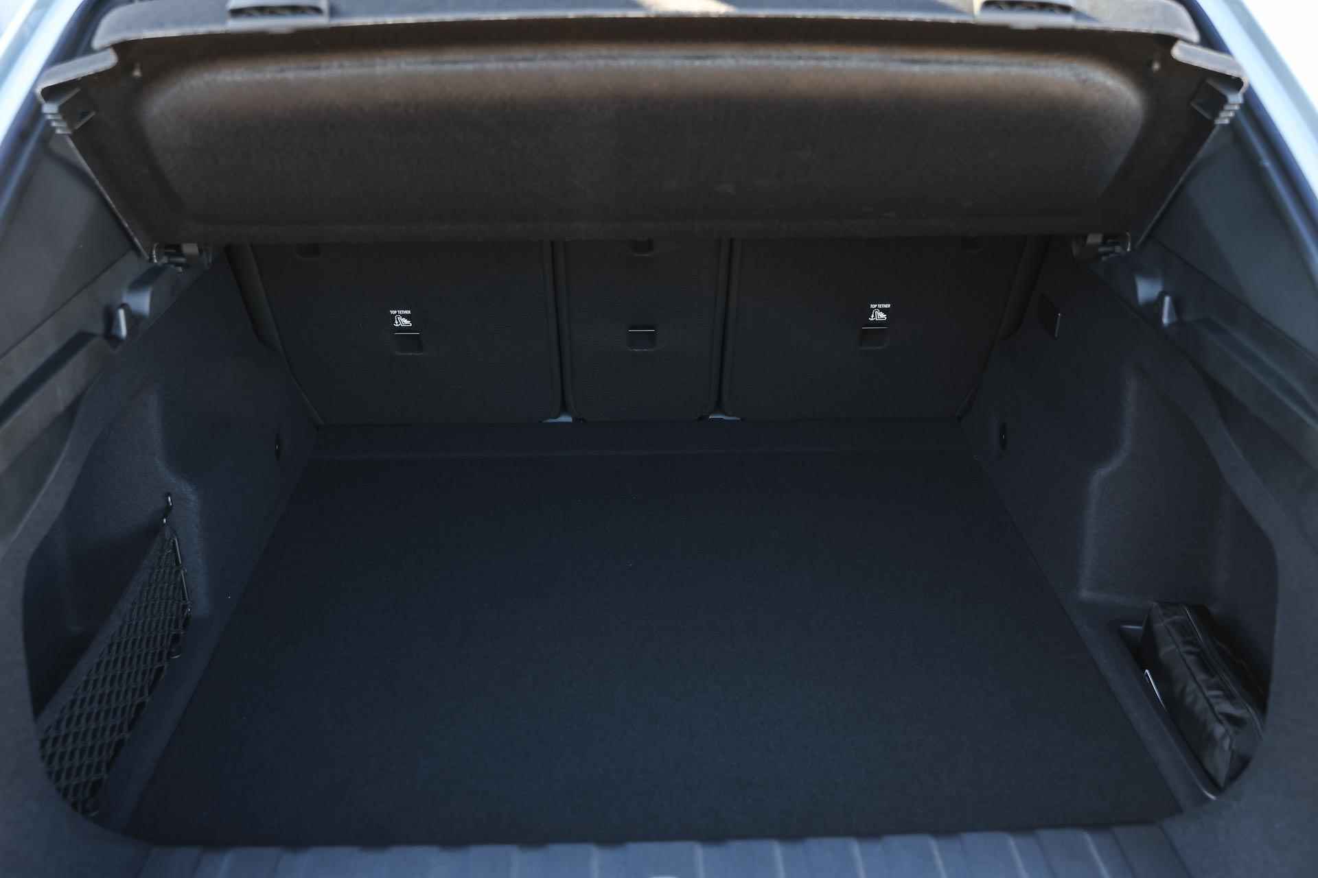 BMW iX2 xDrive30 High Executive M Sport 65kWh / Panoramadak / Sportstoelen / Adaptieve LED / Parking Assistant Plus / Adaptief M Onderstel / Comfort Access - 38/39