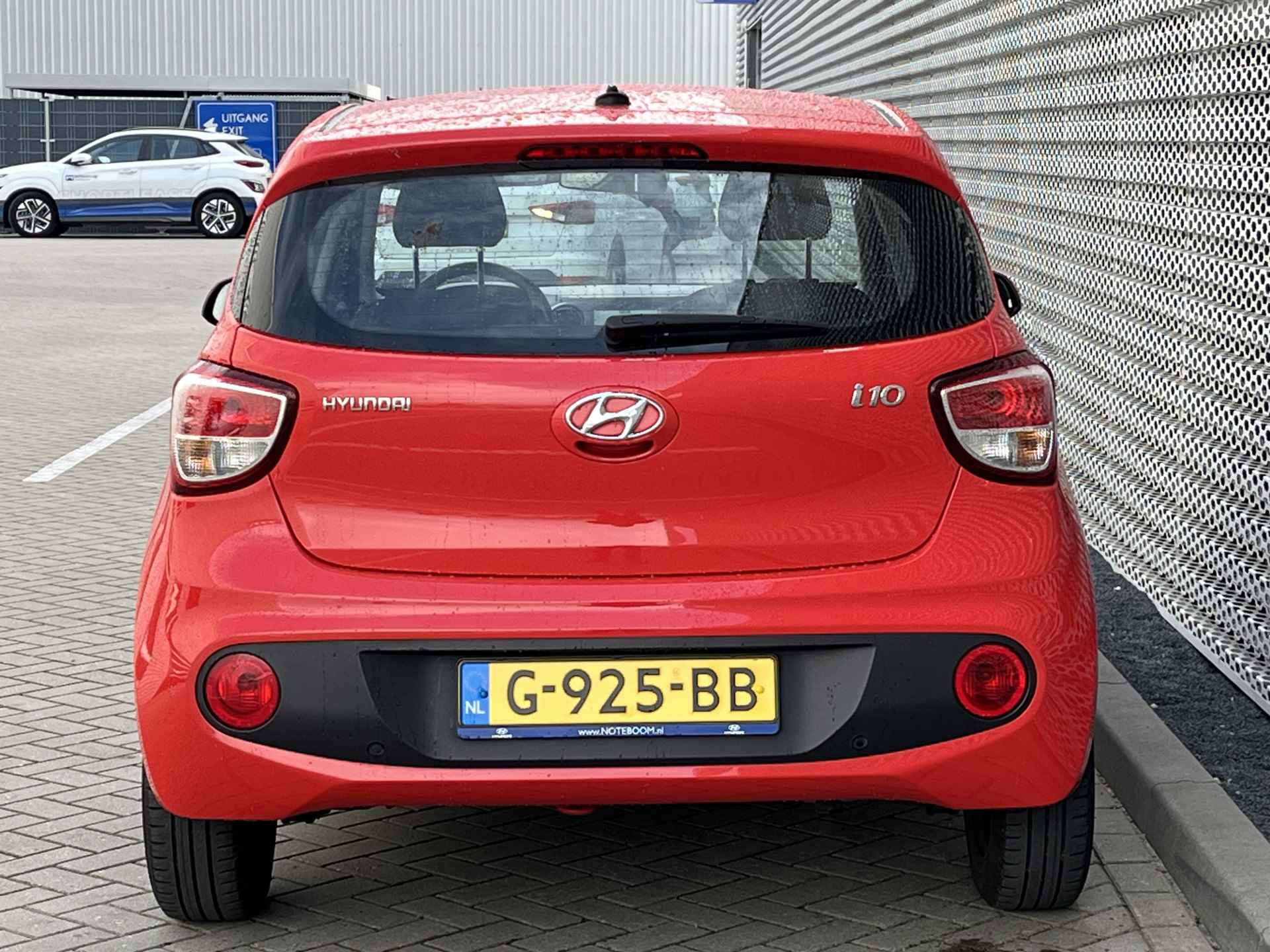 Hyundai i10 1.0i Comfort Smart Pack | NAVIGATIE | CRUISE CONTROL | AIRCO | LEUKE ZUINIGE AUTO! - 38/40