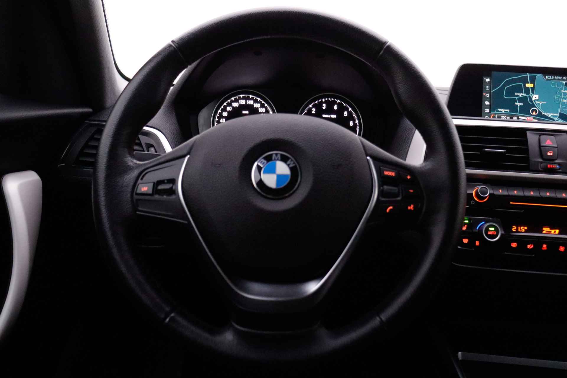 BMW 1-serie 118i High Executive FULL LED/NAVI/CLIMA/STOELVERW./BLUETOOTH/LMV - 18/24