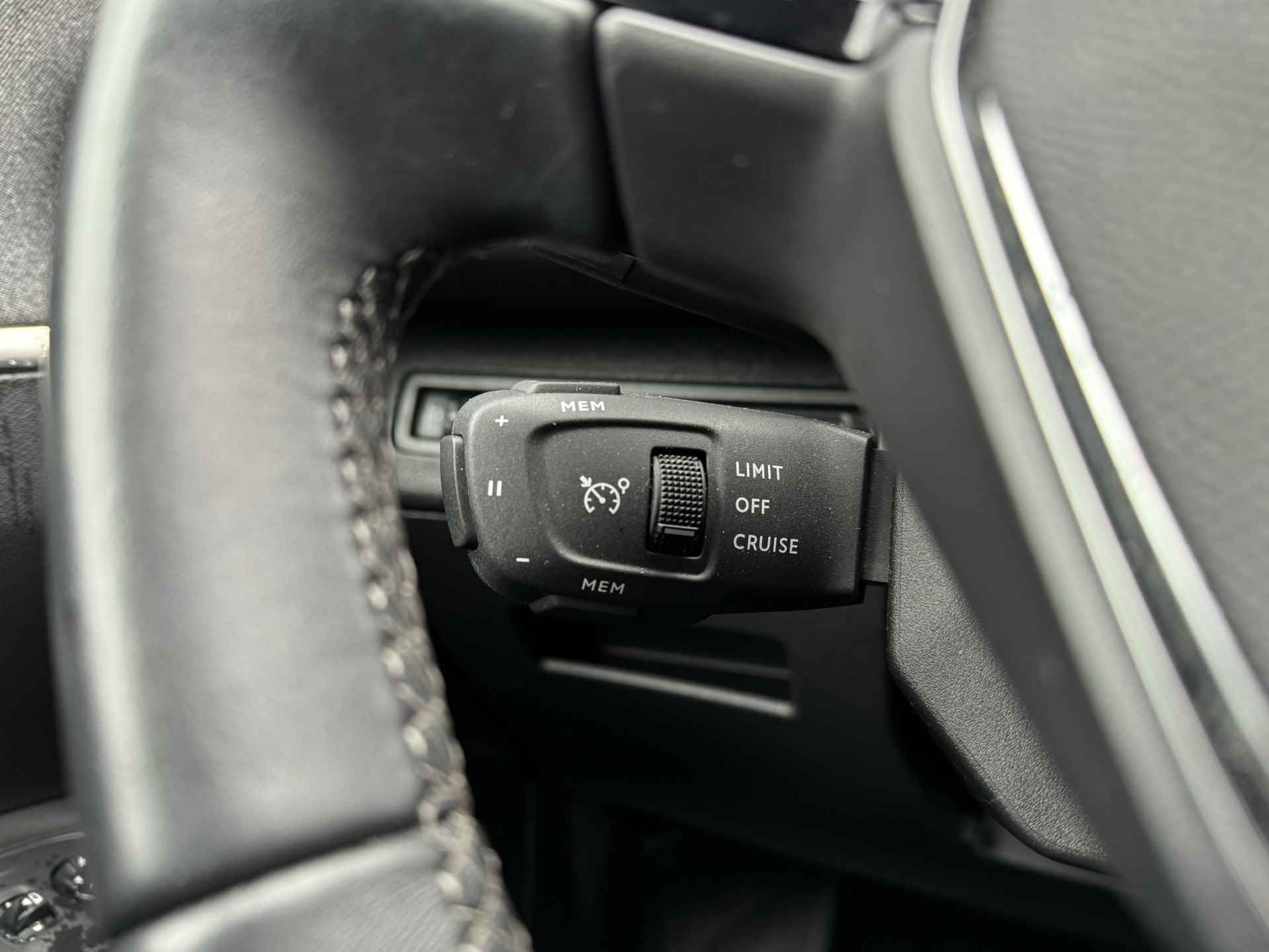 Peugeot 3008 1.2 PureTech 130PK Allure | Trekhaak | Automaat | Camera | Sensoren V/A | ACC | Navi | Carplay - 36/37