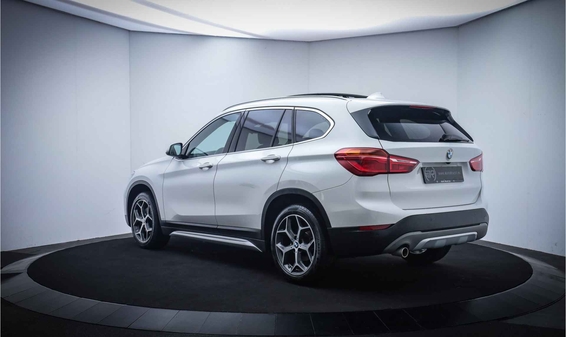 BMW X1 18iA X-LINE EDITION PANO/FULL LED/CAMERA/HEAD UP/STOELVERW./NAVI/DAB/PDC V+A/LMV 18'' - 8/27