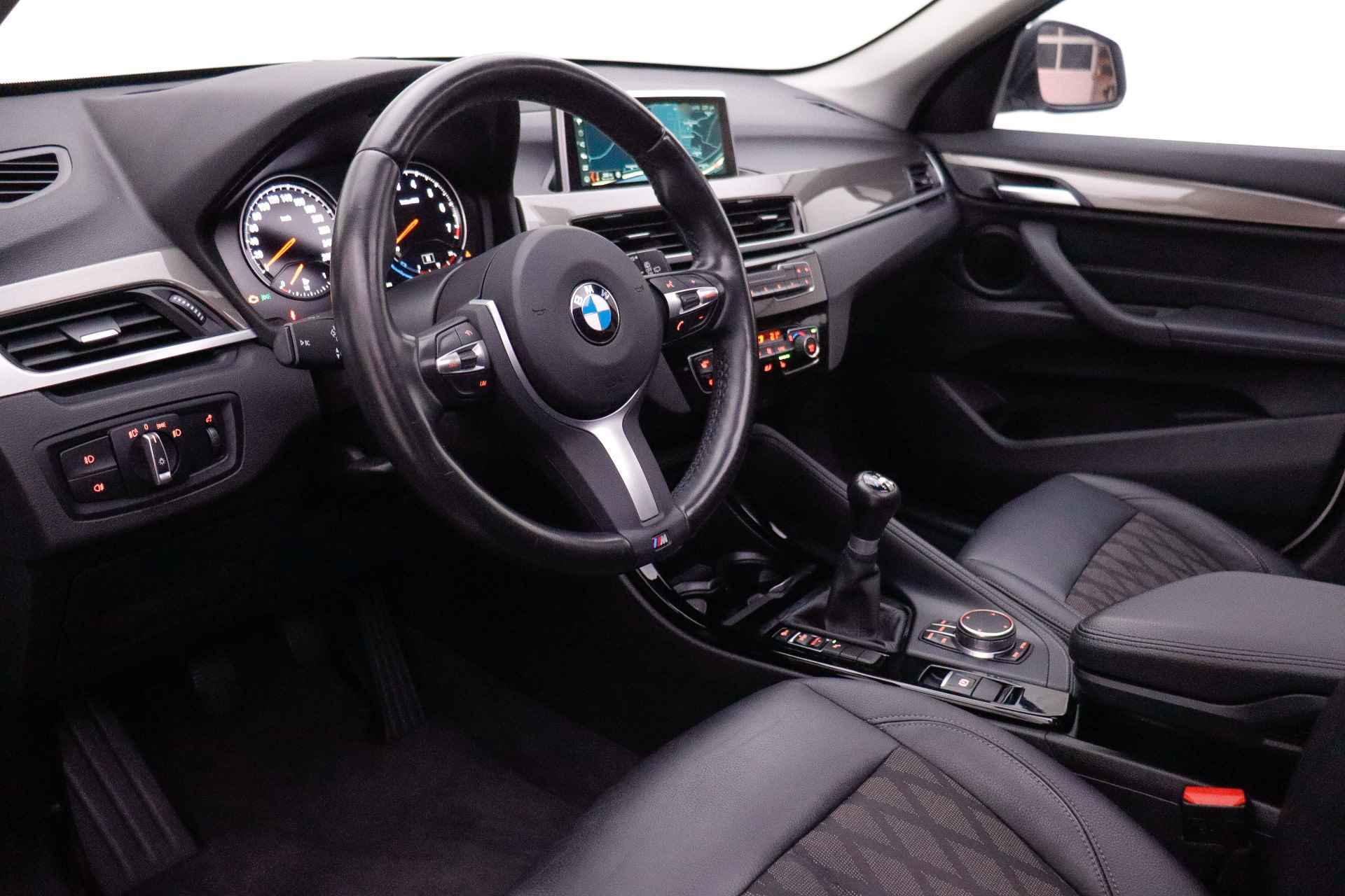 BMW X1 18iA X-LINE EDITION PANO/FULL LED/CAMERA/HEAD UP/STOELVERW./NAVI/DAB/PDC V+A/LMV 18'' - 17/27