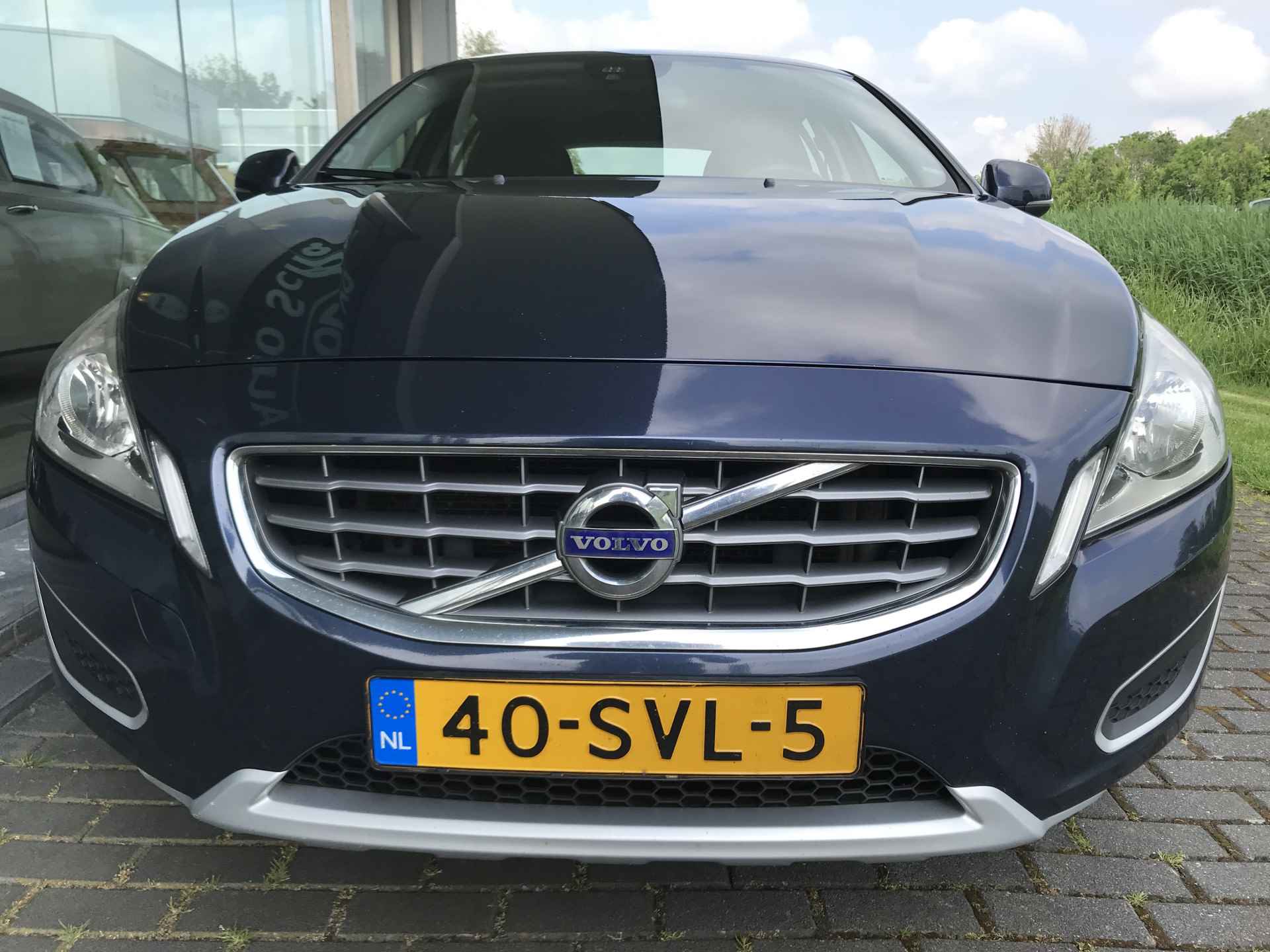 Volvo V60 1.6 T3 Business | Rijklaar| Nieuwe distributieriem Navigatie Parkeersensoren - 8/36