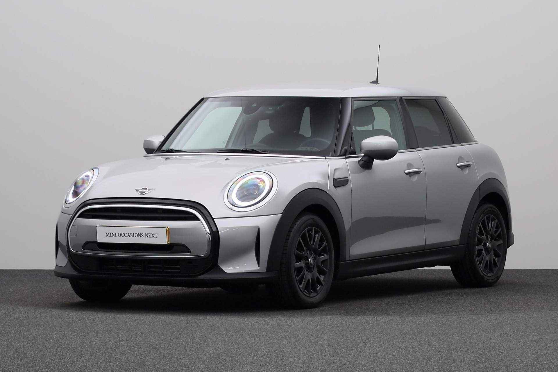 MINI 5-deurs 1.5 Cooper Camden Edition |16" LM Victory Spoke zwart|  MINI Navigatiesysteem | Park Distance Control achter (PDC)| Cruise Control |  Automatische airconditioning 2-zone | - 2/25