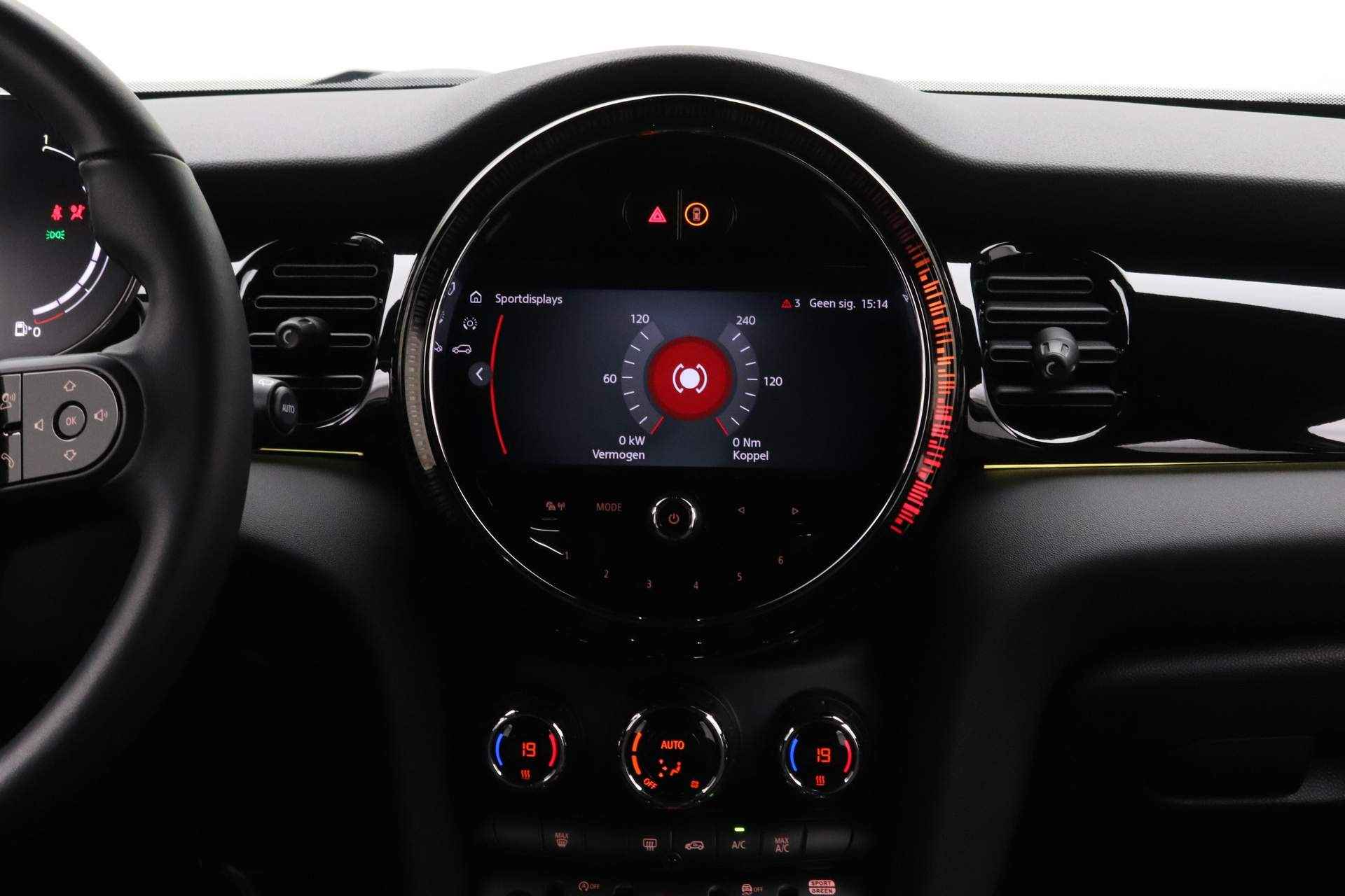 MINI 5-deurs 1.5 Cooper Camden Edition |16" LM Victory Spoke zwart|  MINI Navigatiesysteem | Park Distance Control achter (PDC)| Cruise Control |  Automatische airconditioning 2-zone | - 22/25