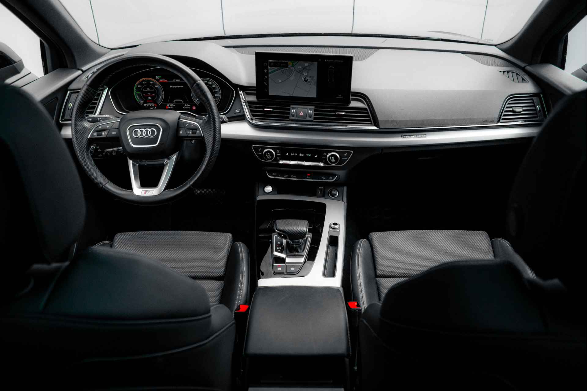 Audi Q5 55 TFSI e S edition | PANORAMADAK | TREKHAAK | STOELVERWARMING | NAVIGATIE - 10/68