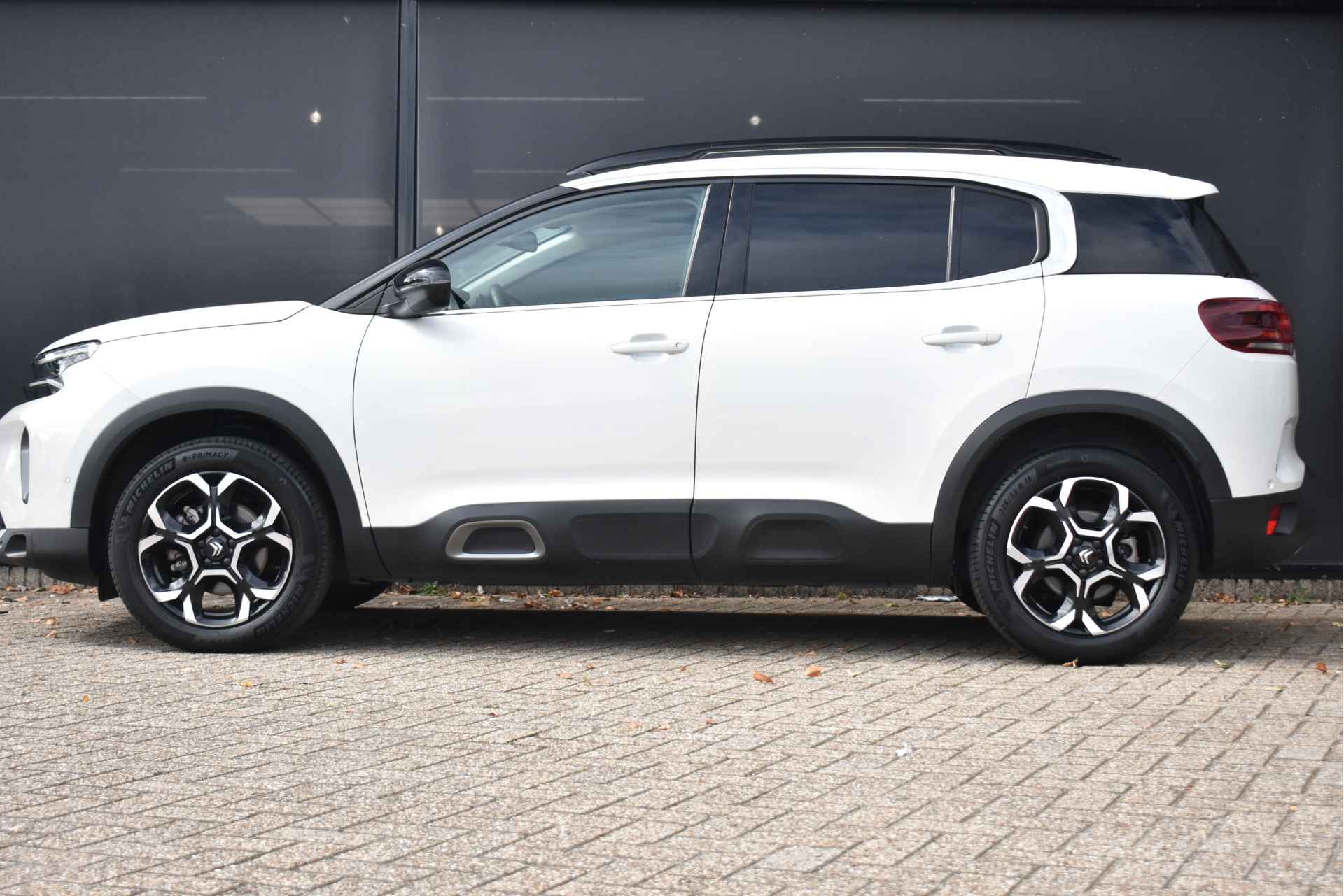 Citroën C5 Aircross 1.2 PureTech Business Plus 130pk Automaat | Leder | Adaptive Cruise | Navigatie | Achteruitrijcamera | Alcantara | Climate Contr - 4/55